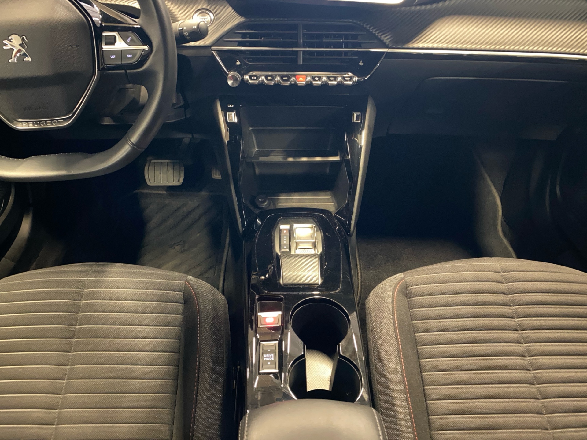 PEUGEOT e-2008 2023