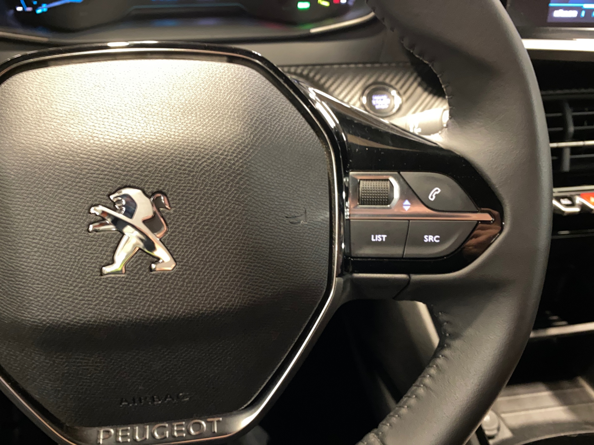 Peugeot e-2008 2023