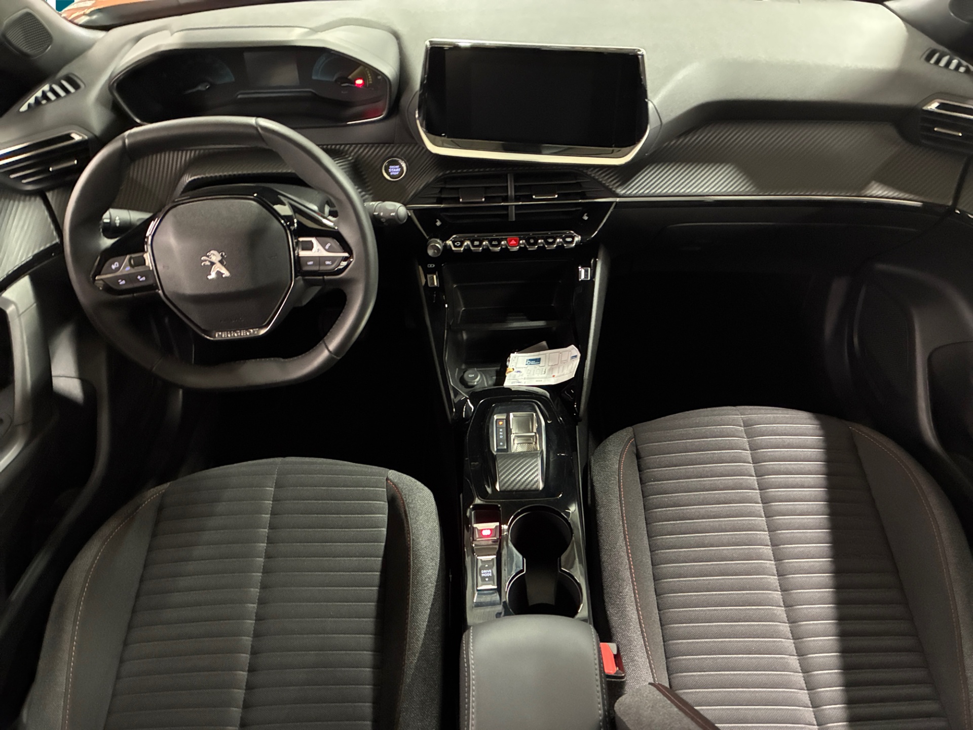PEUGEOT e-2008 2023