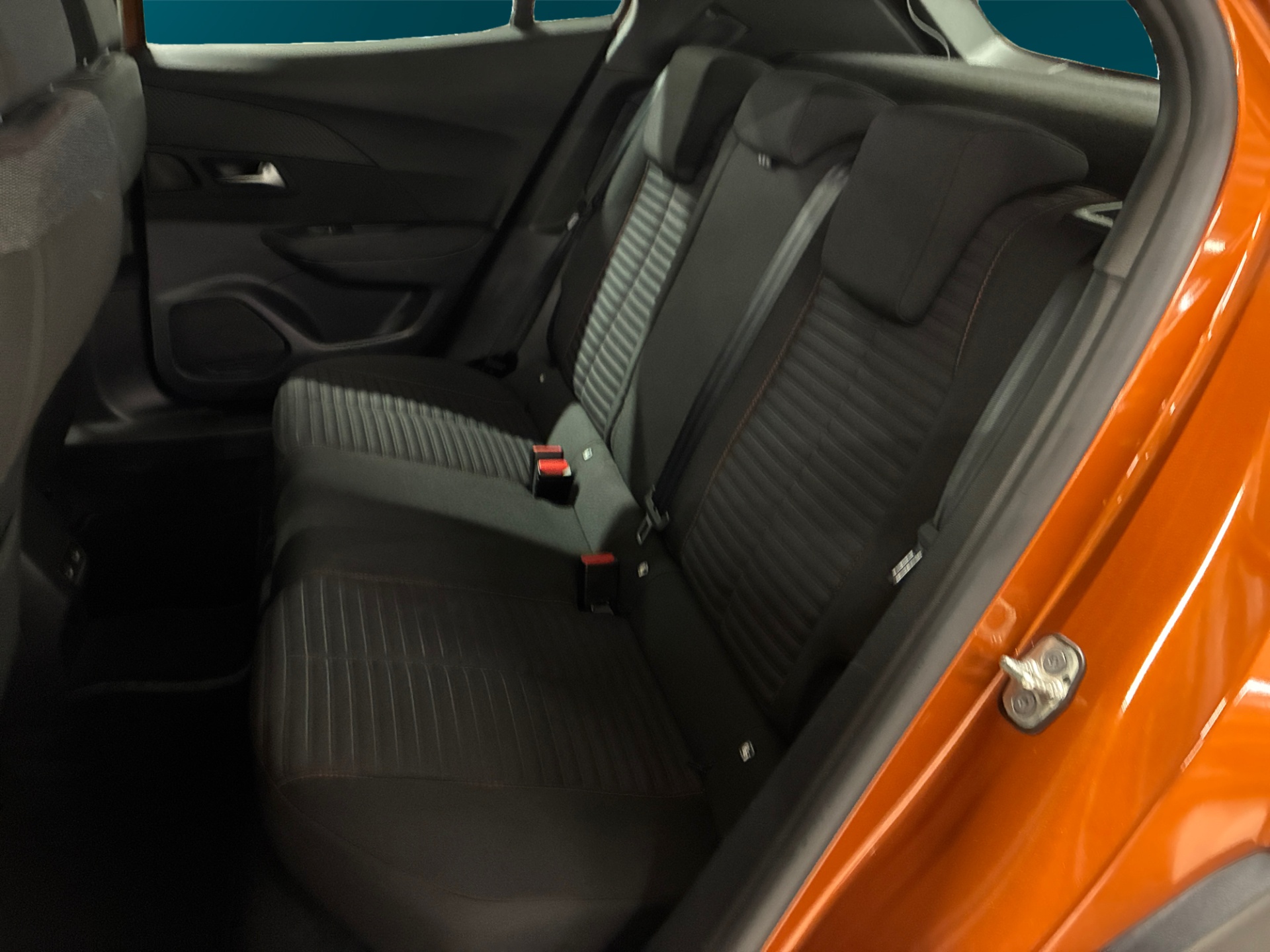 PEUGEOT e-2008 2023