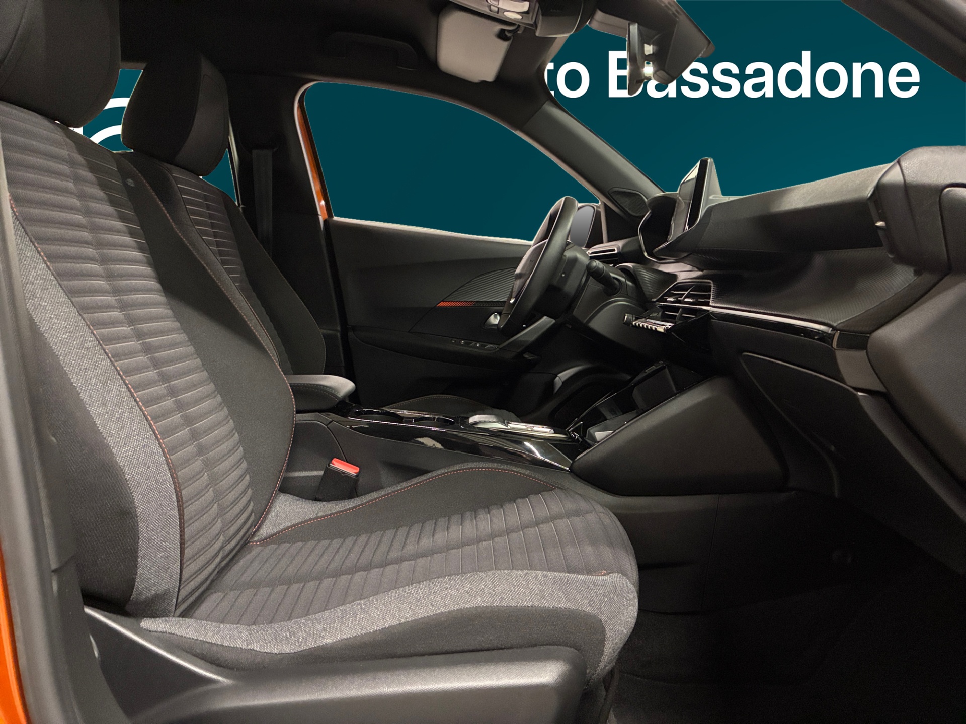 PEUGEOT e-2008 2023