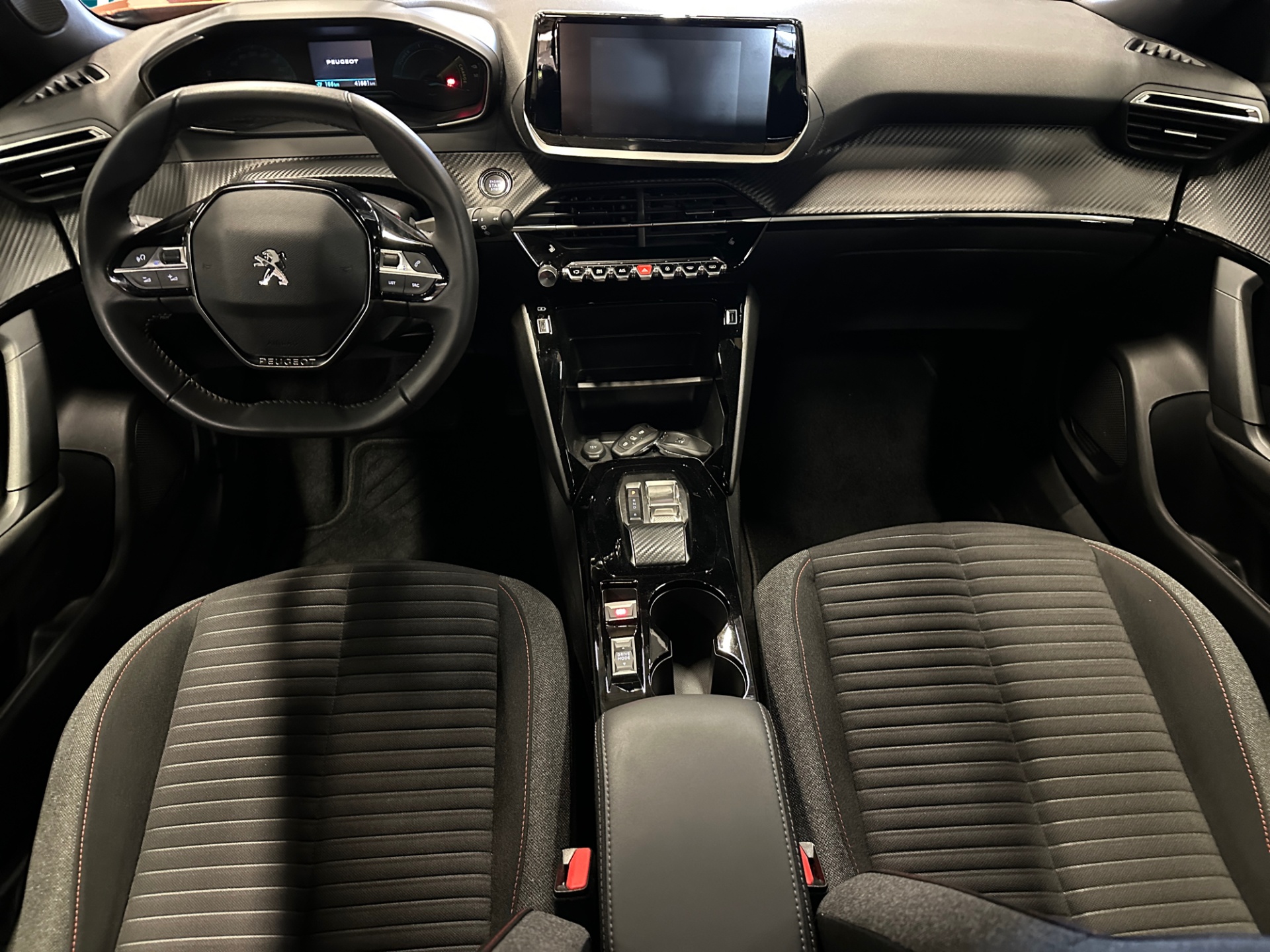 PEUGEOT e-2008 2023