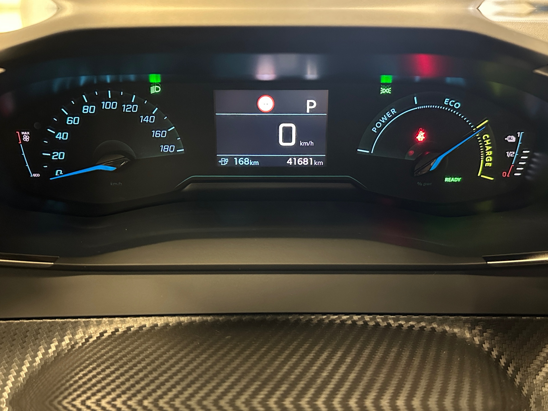 PEUGEOT e-2008 2023