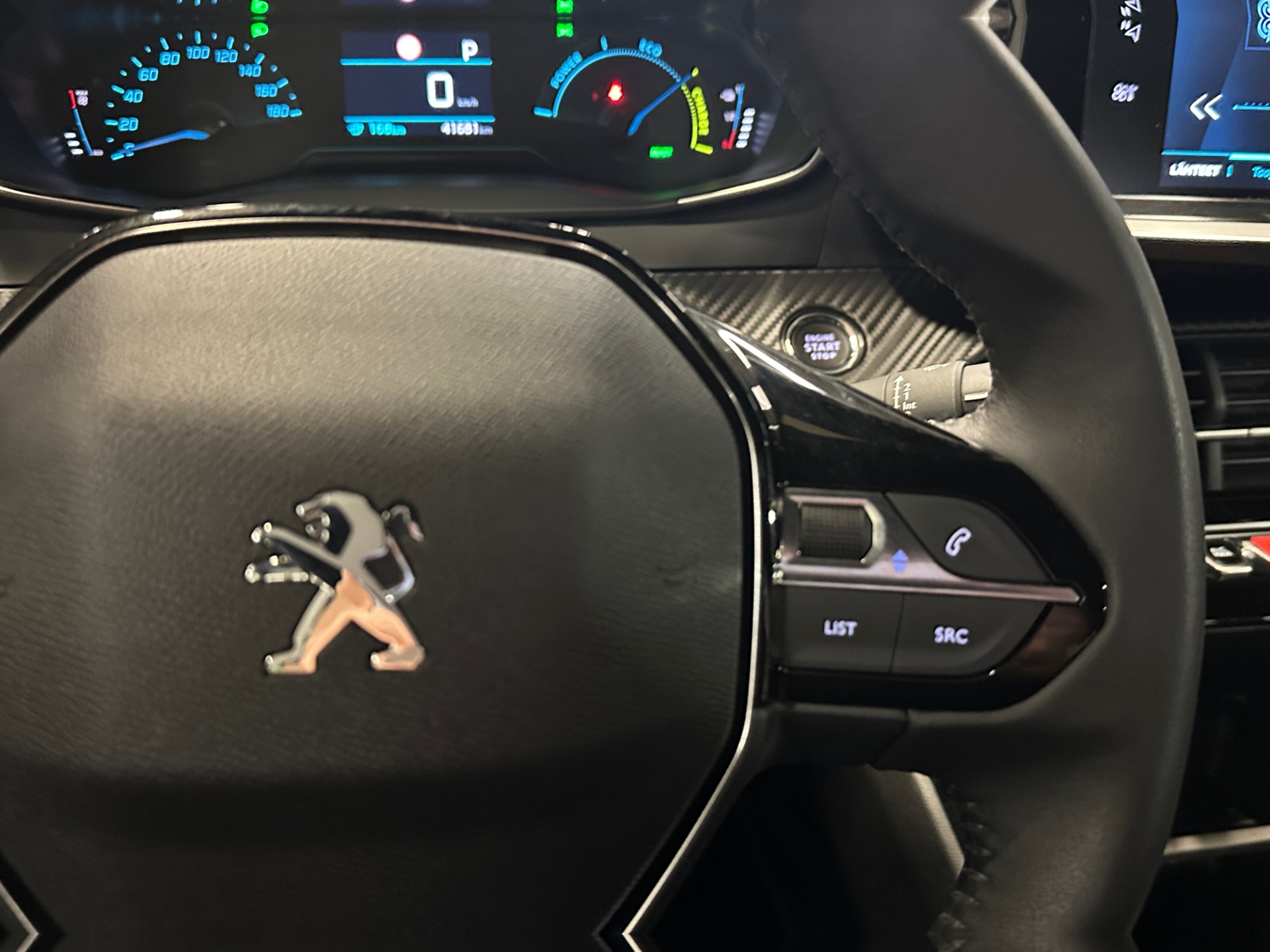 PEUGEOT e-2008 2023