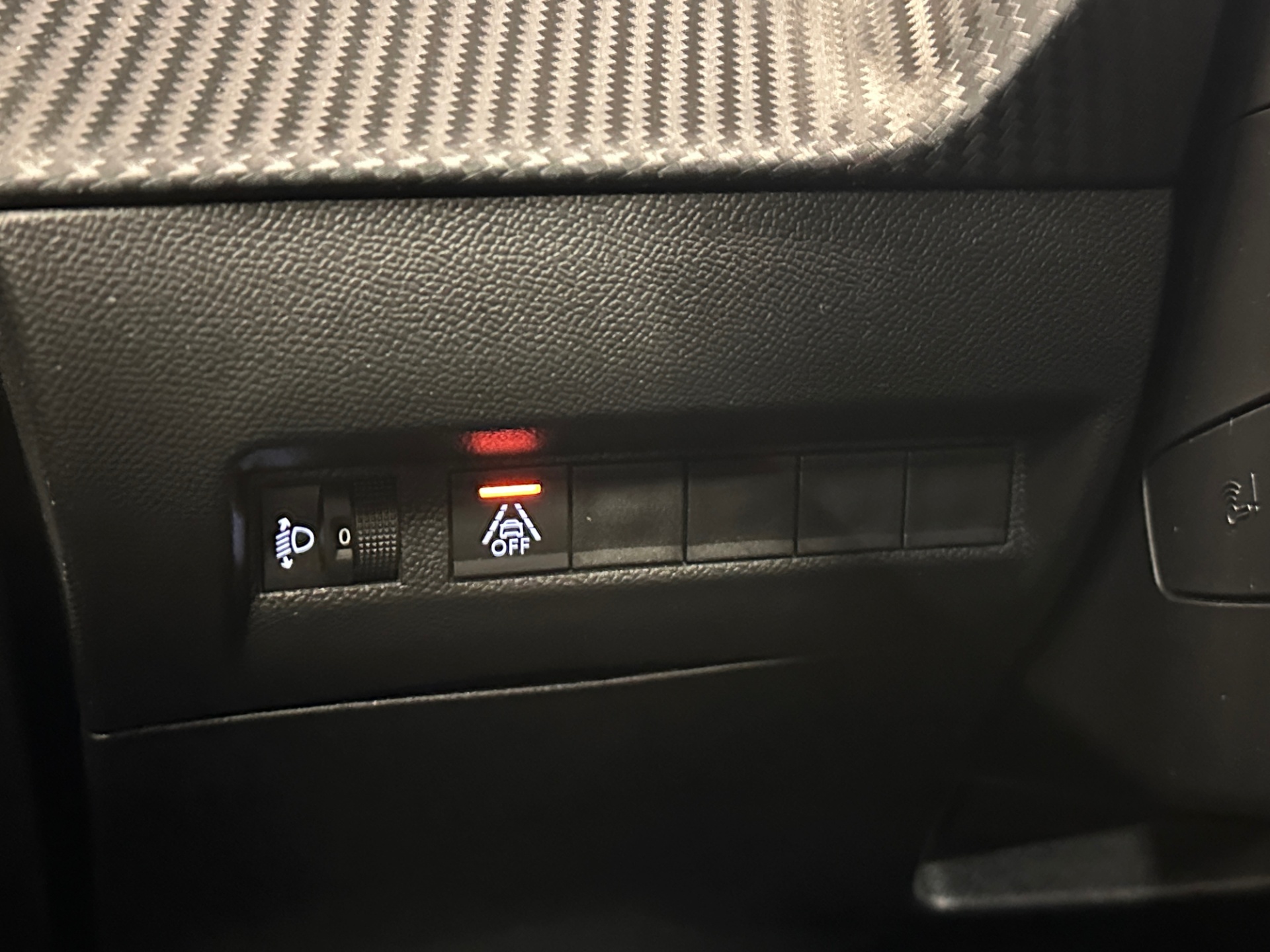 PEUGEOT e-2008 2023