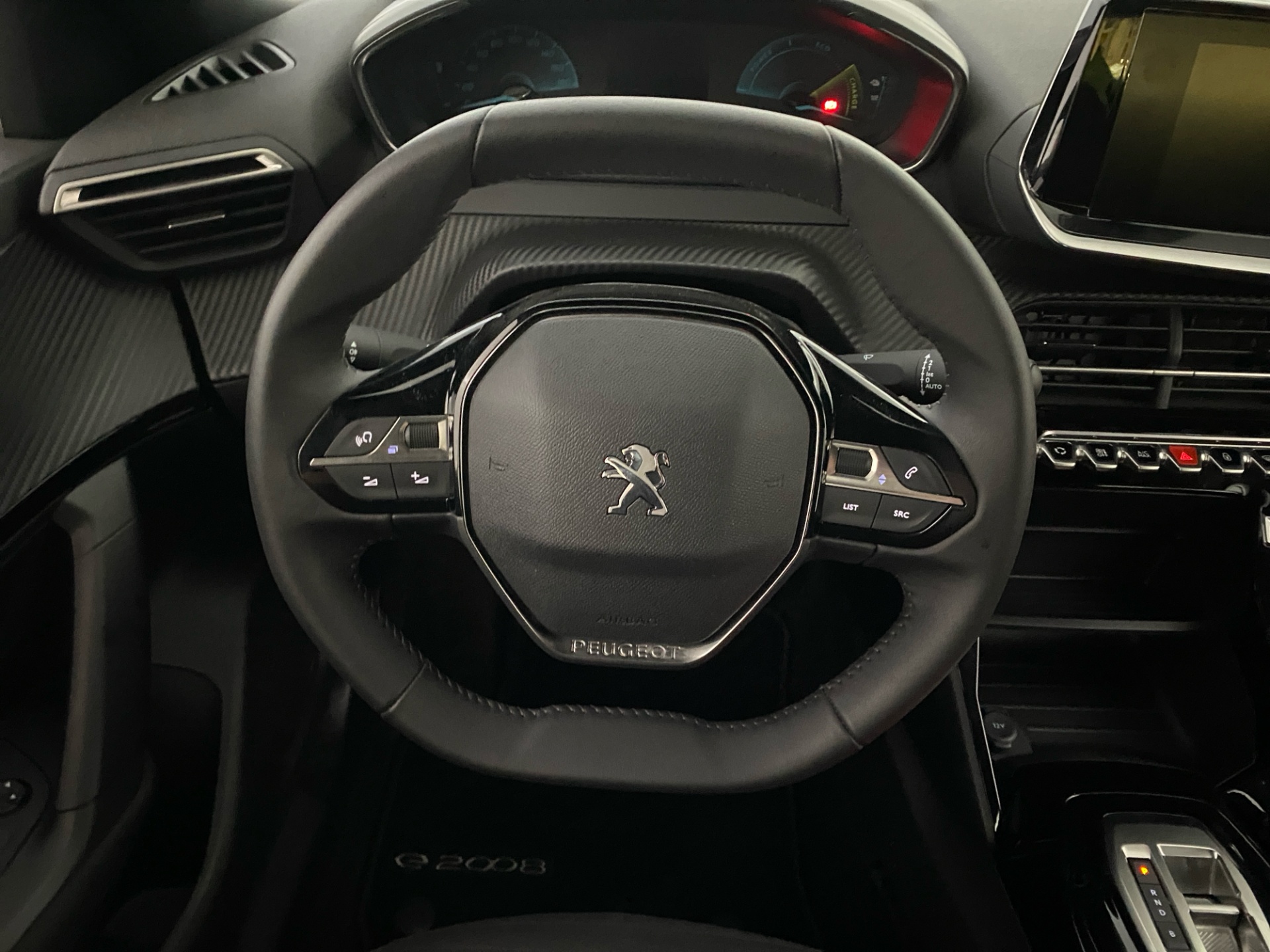 PEUGEOT e-2008 2023