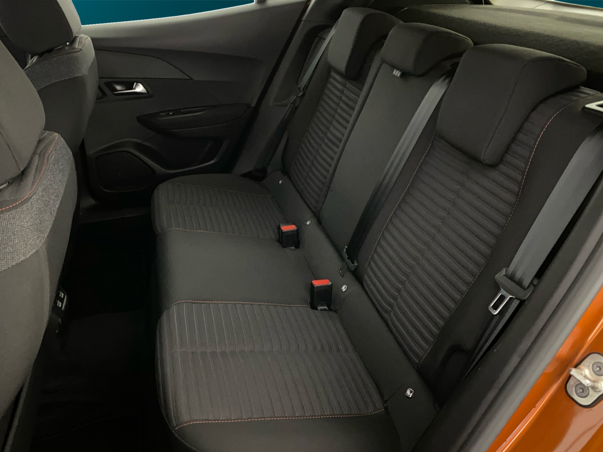 PEUGEOT e-2008 2023