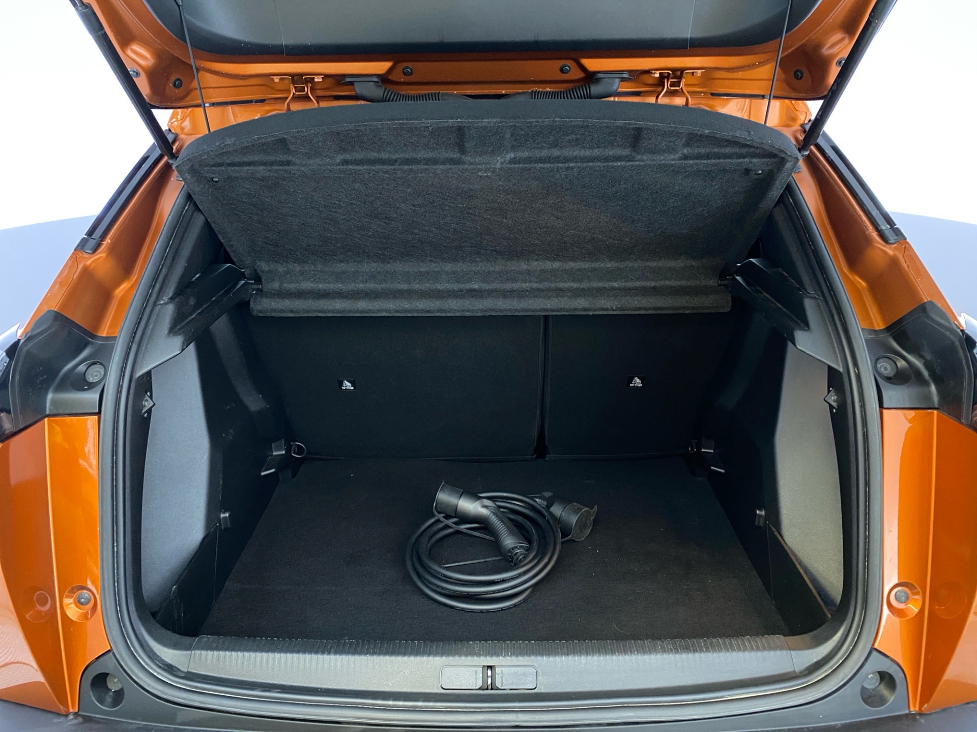 PEUGEOT e-2008 2023