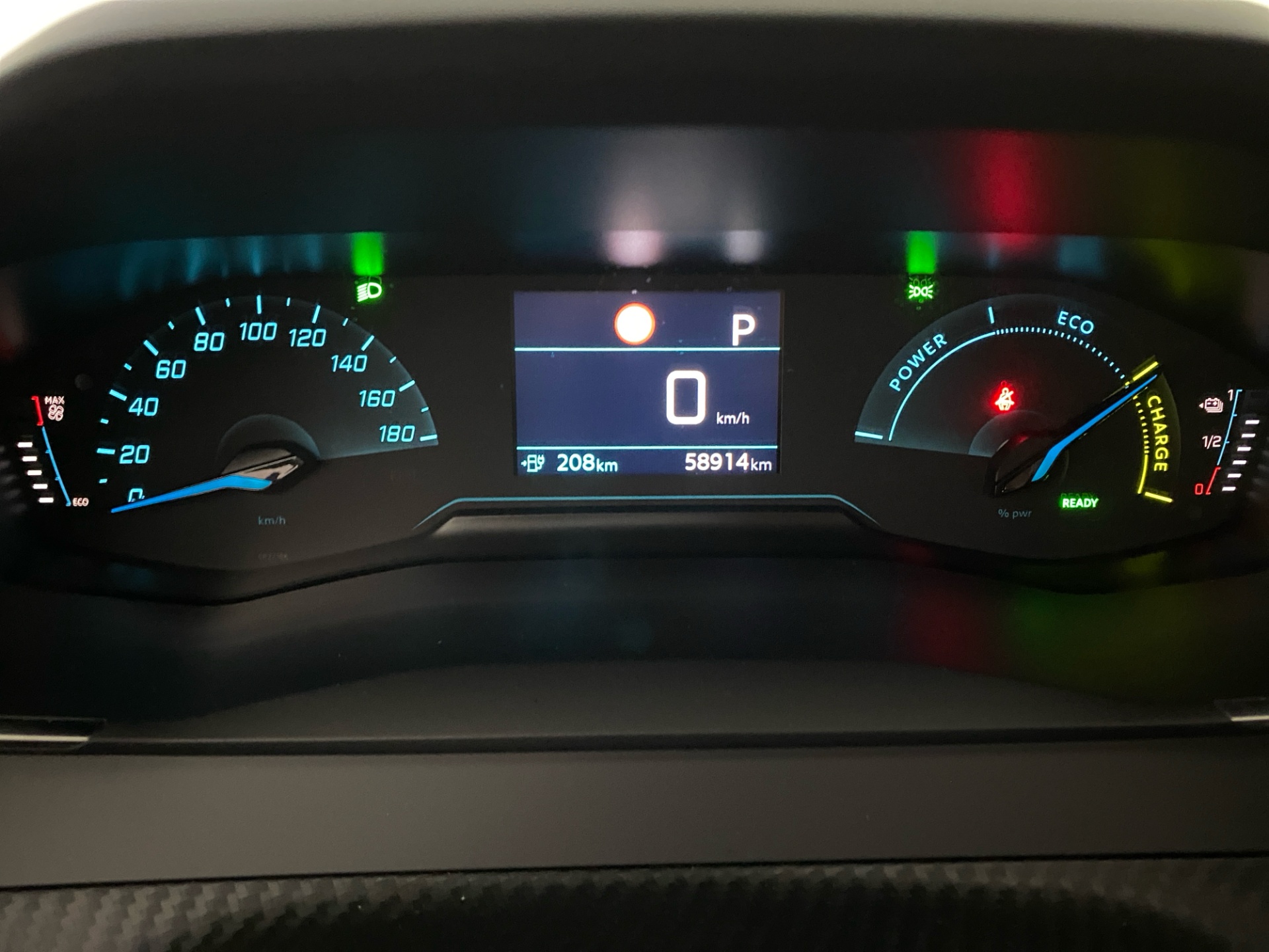 PEUGEOT e-2008 2023