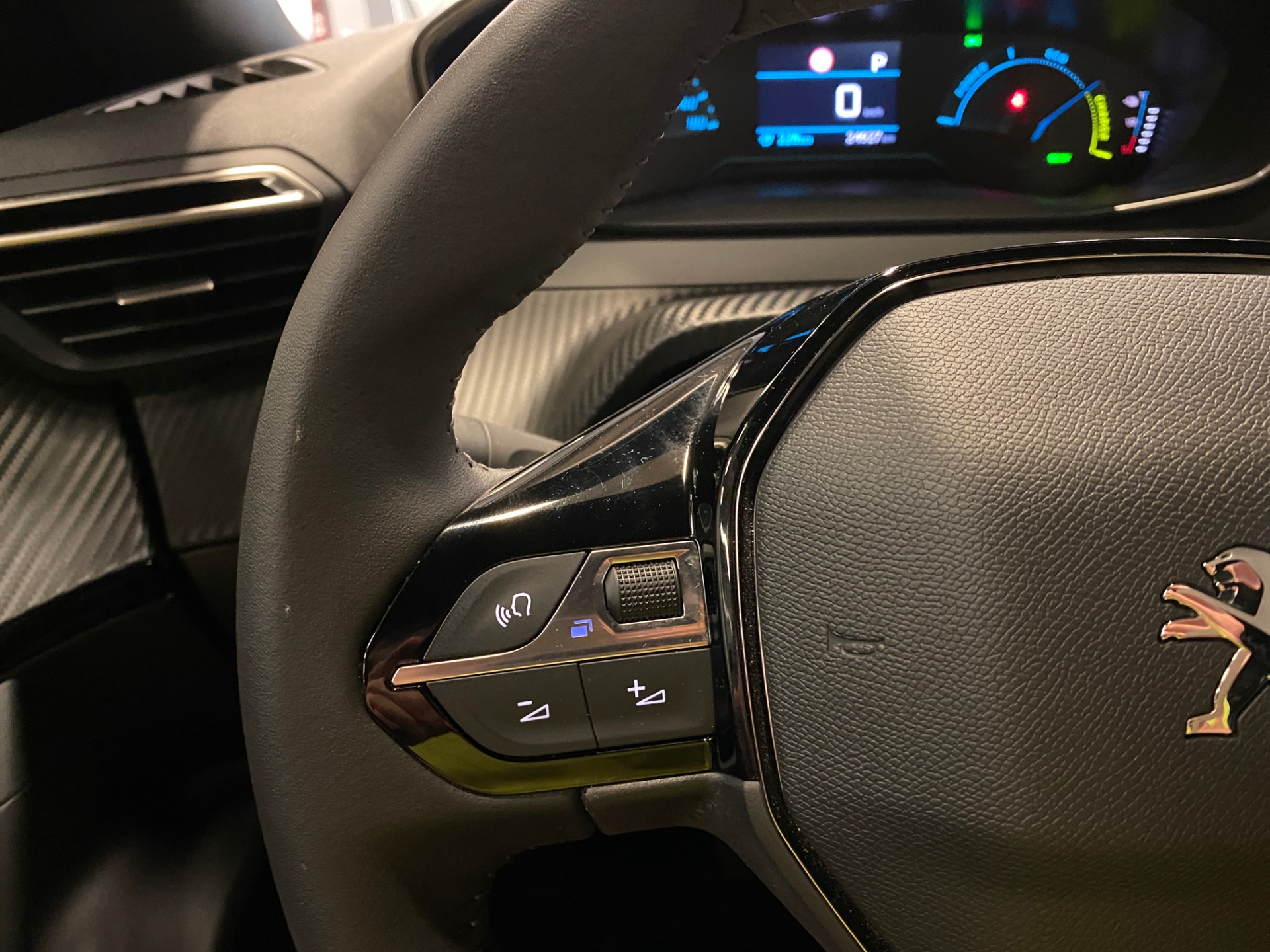 Peugeot e-2008 2023