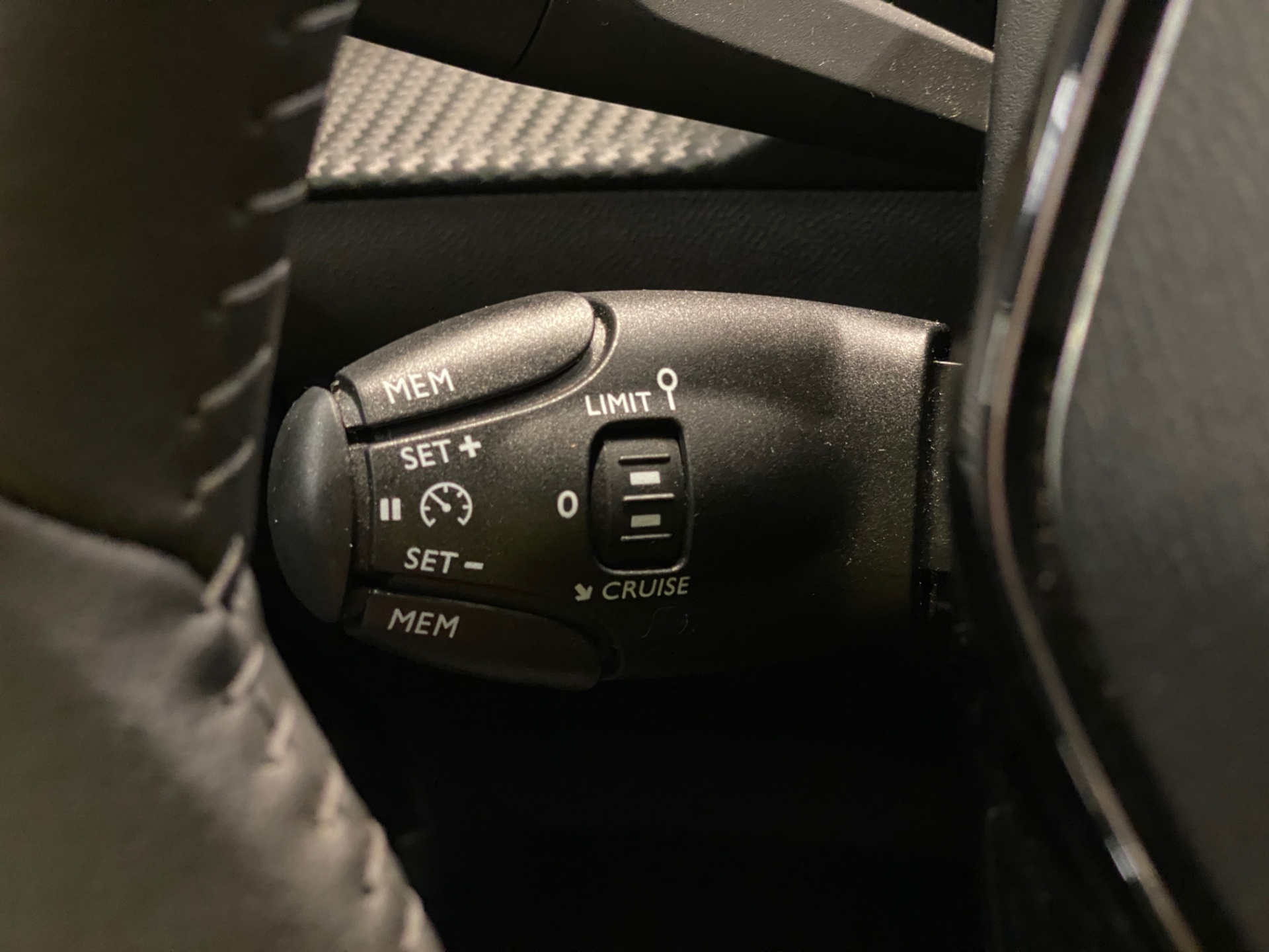 Peugeot e-2008 2023