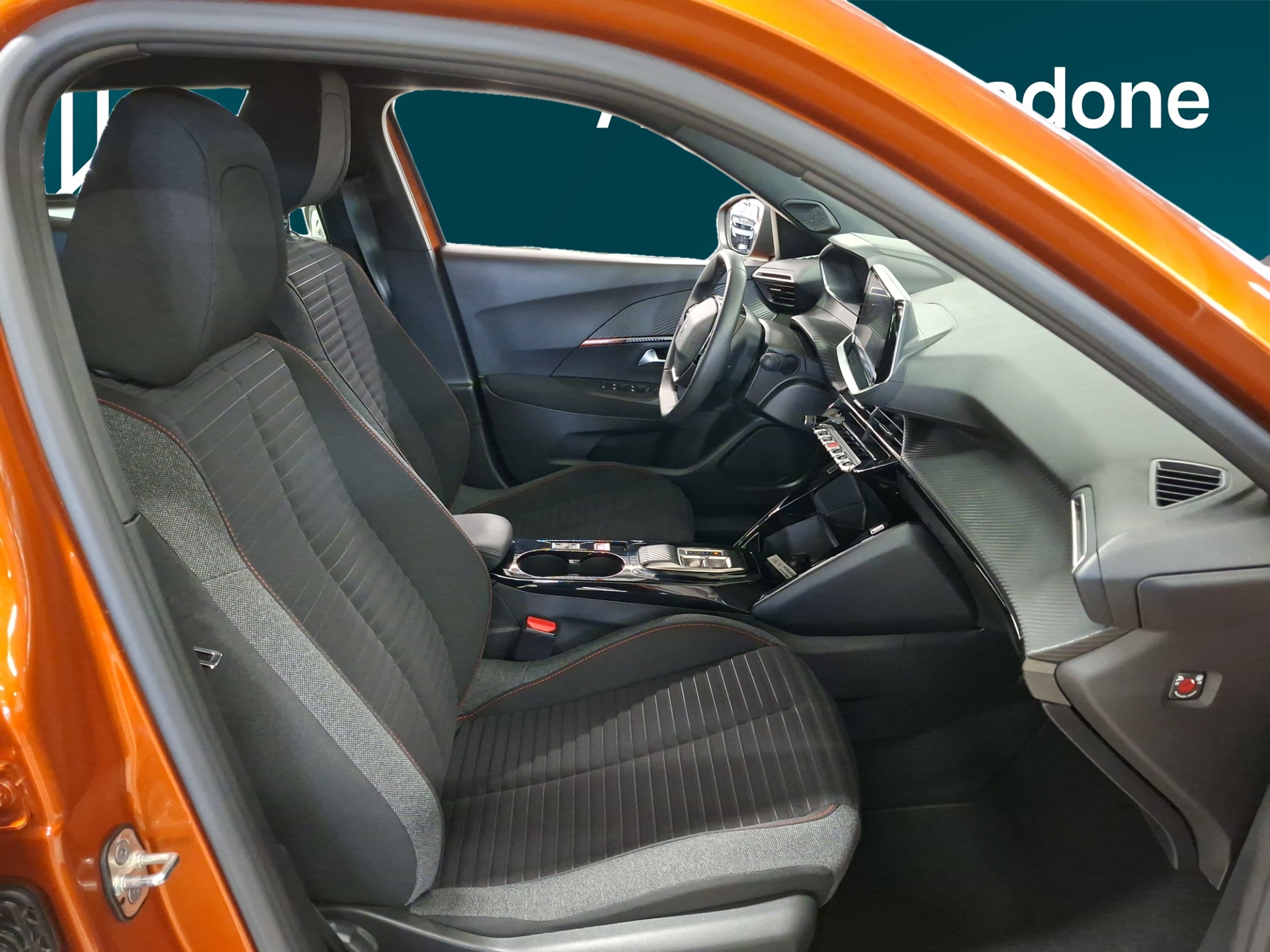 PEUGEOT e-2008 2023