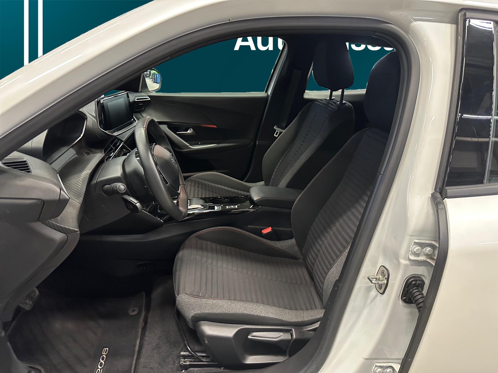 Peugeot e-2008 2023