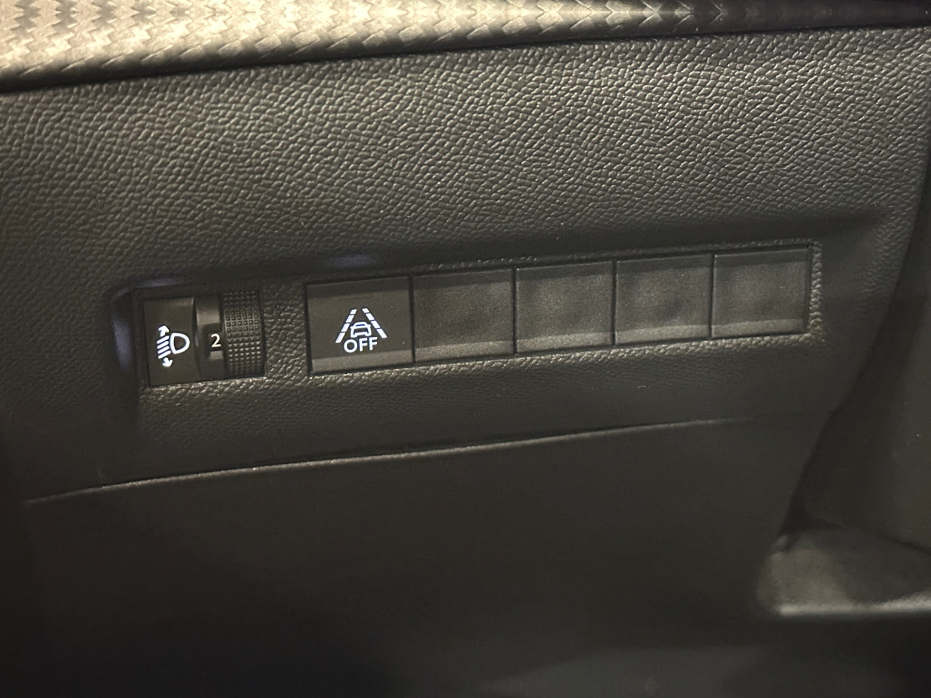 Peugeot e-2008 2023