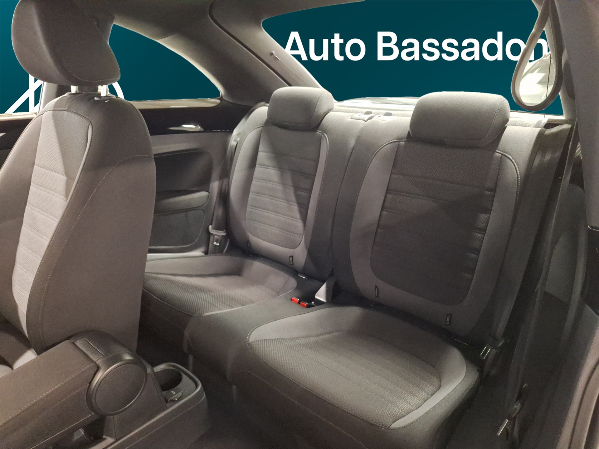 VOLKSWAGEN Beetle 2017