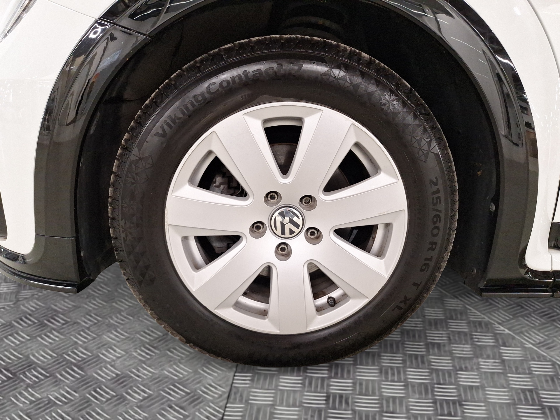 VOLKSWAGEN Beetle 2017