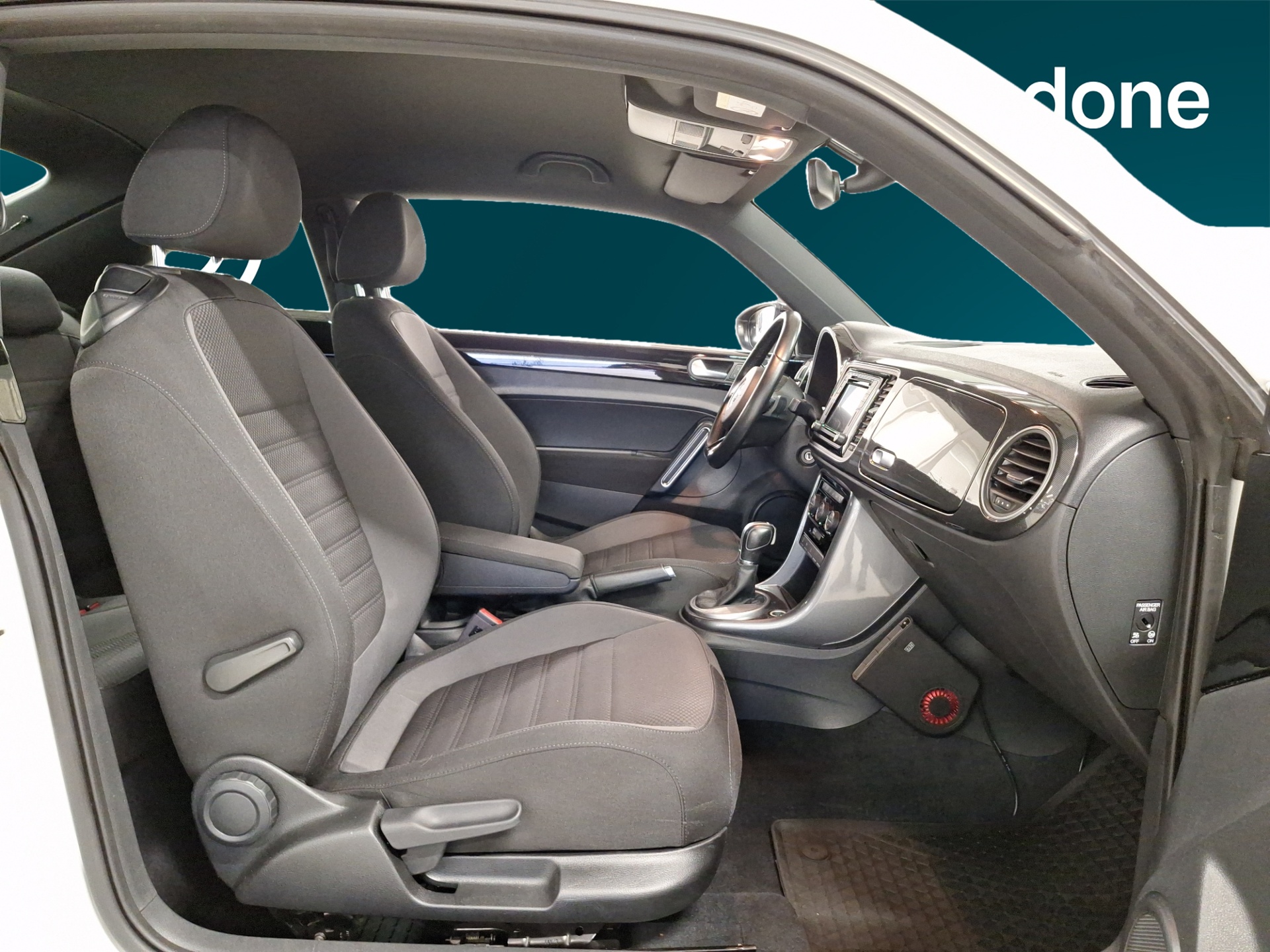 VOLKSWAGEN Beetle 2017