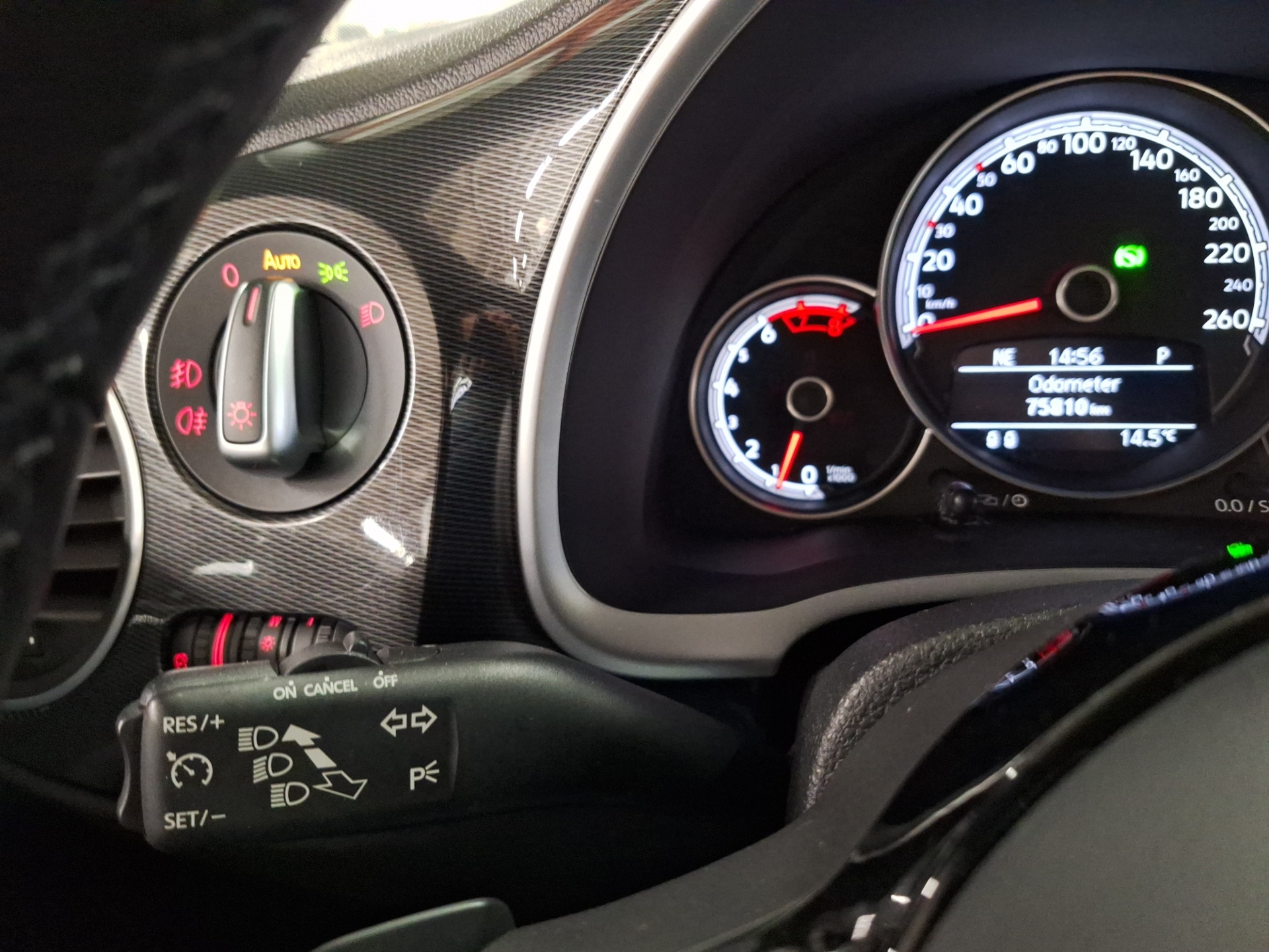 VOLKSWAGEN Beetle 2017