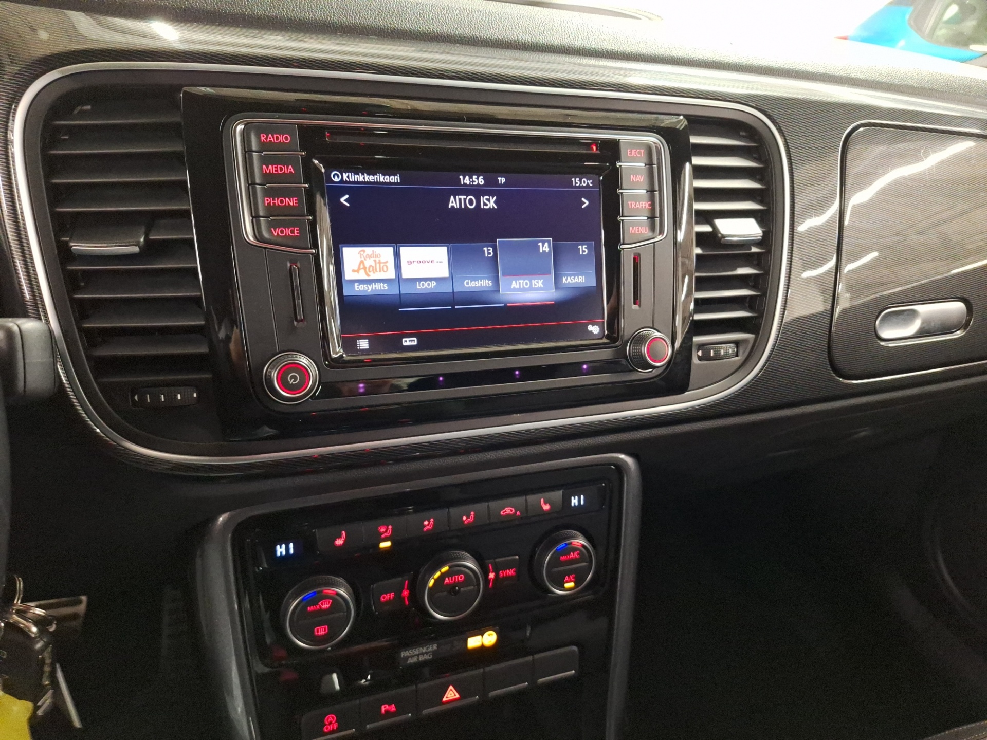 VOLKSWAGEN Beetle 2017