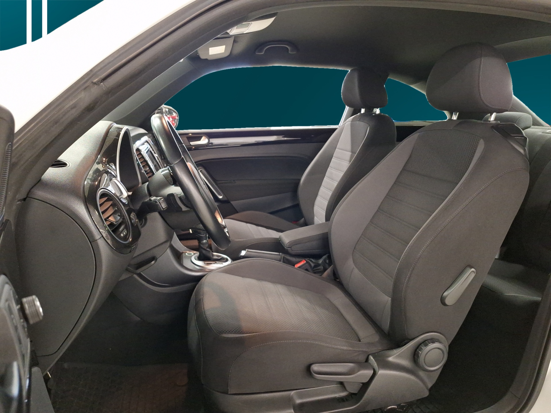 VOLKSWAGEN Beetle 2017