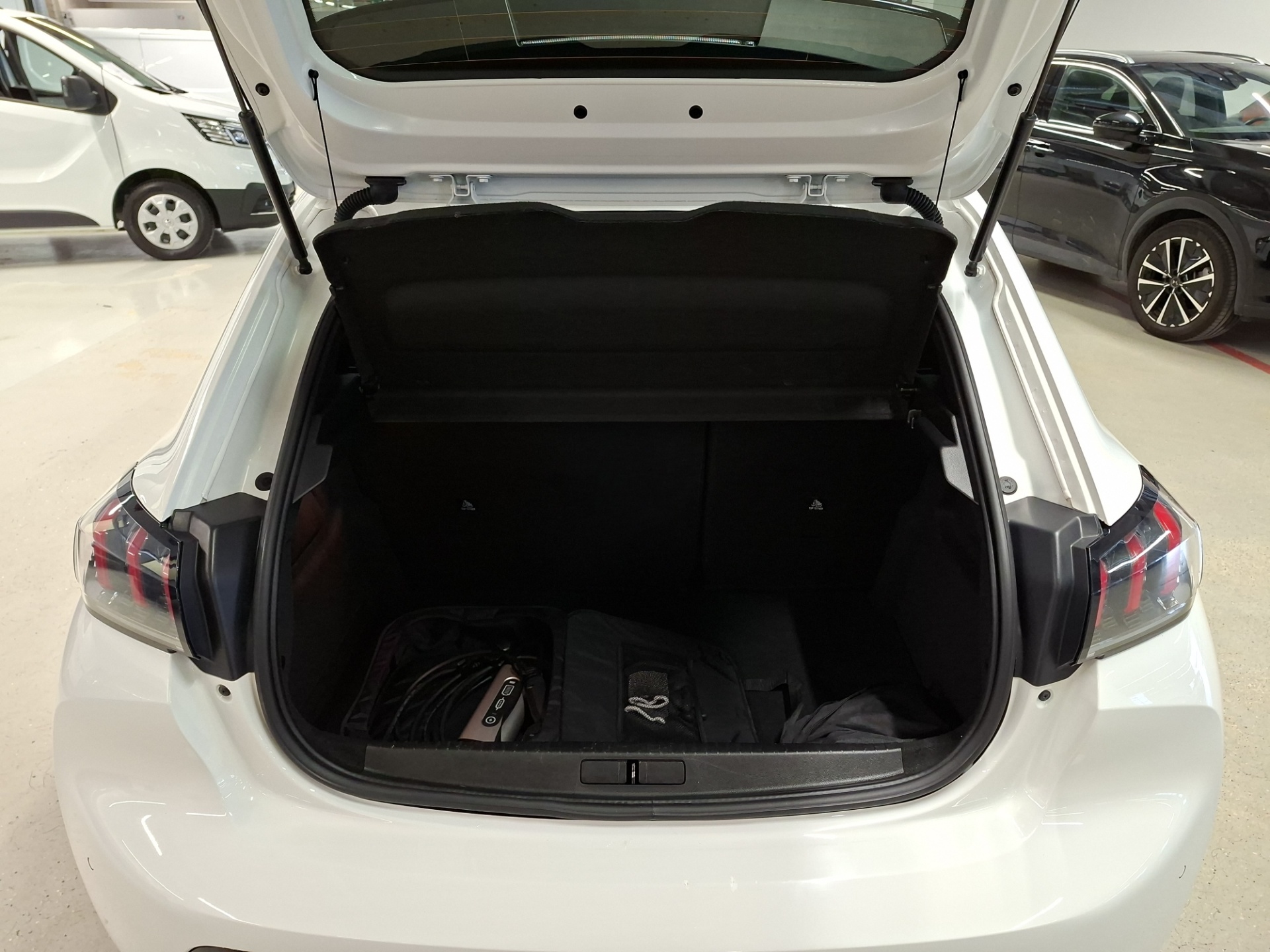 PEUGEOT e-208 2023