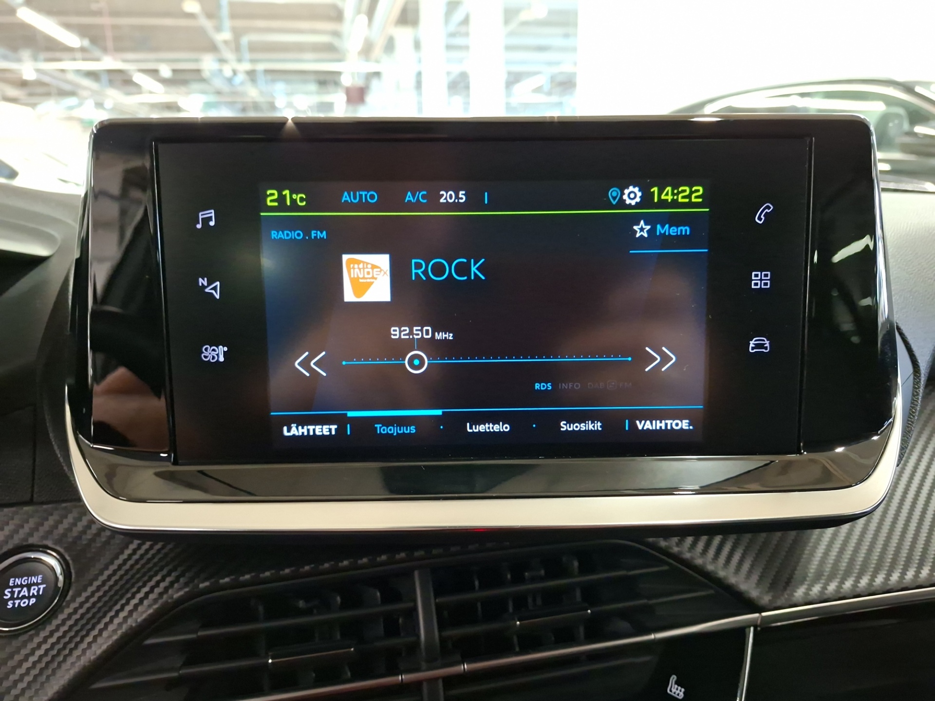PEUGEOT e-208 2023