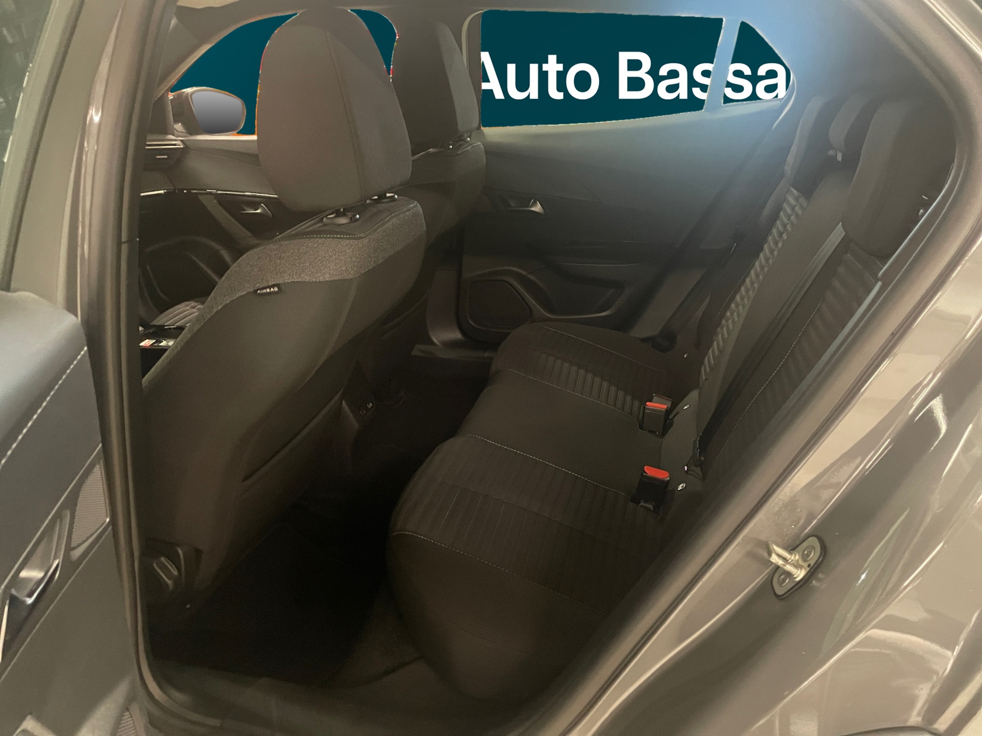 PEUGEOT e-2008 2023