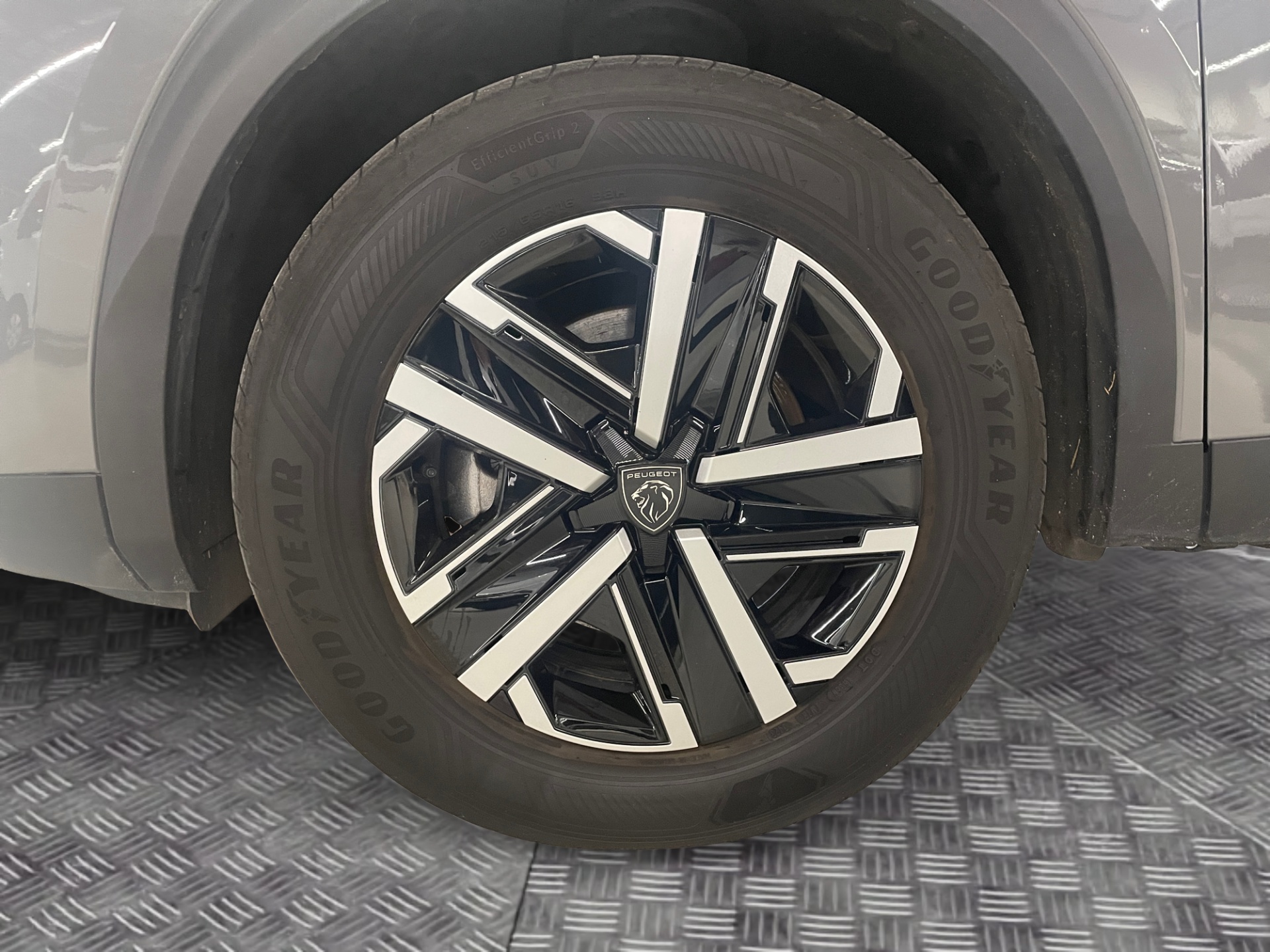 PEUGEOT e-2008 2023