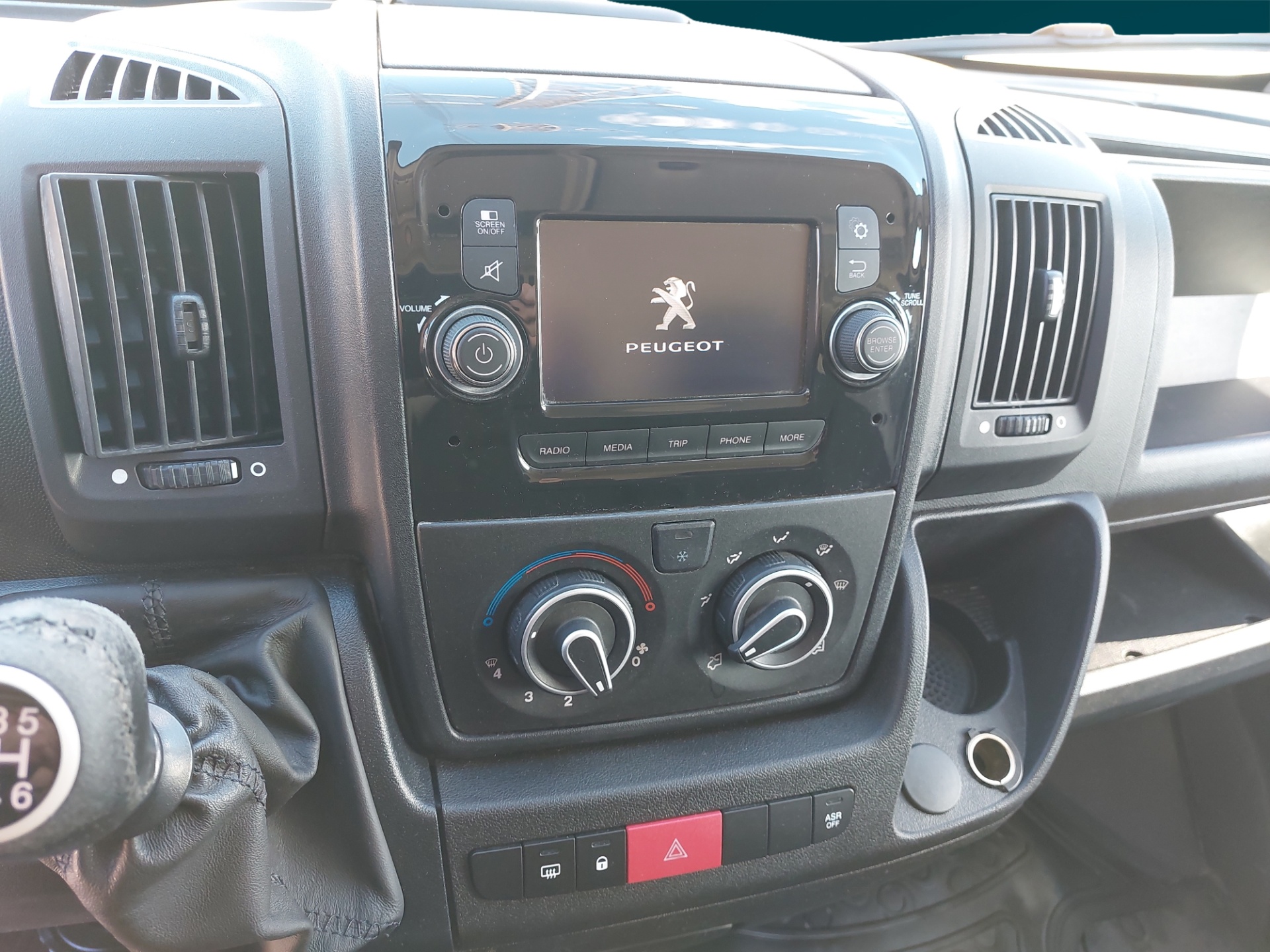 PEUGEOT Boxer 2021