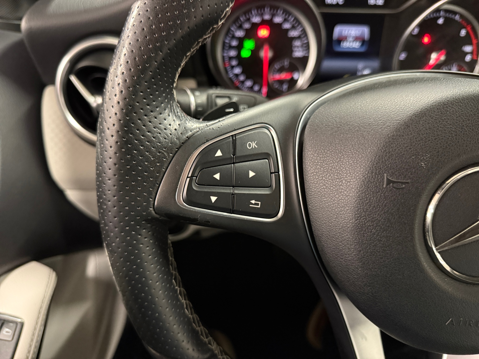 MERCEDES-BENZ A 2016