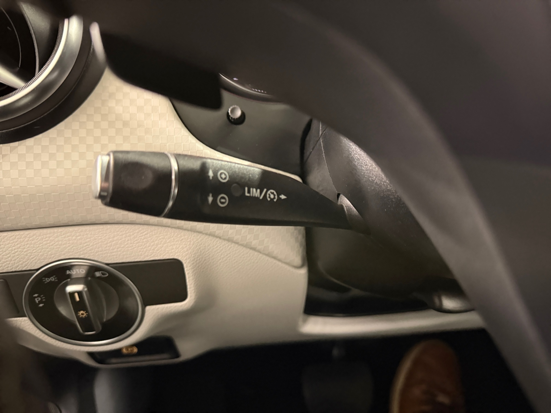 MERCEDES-BENZ A 2016