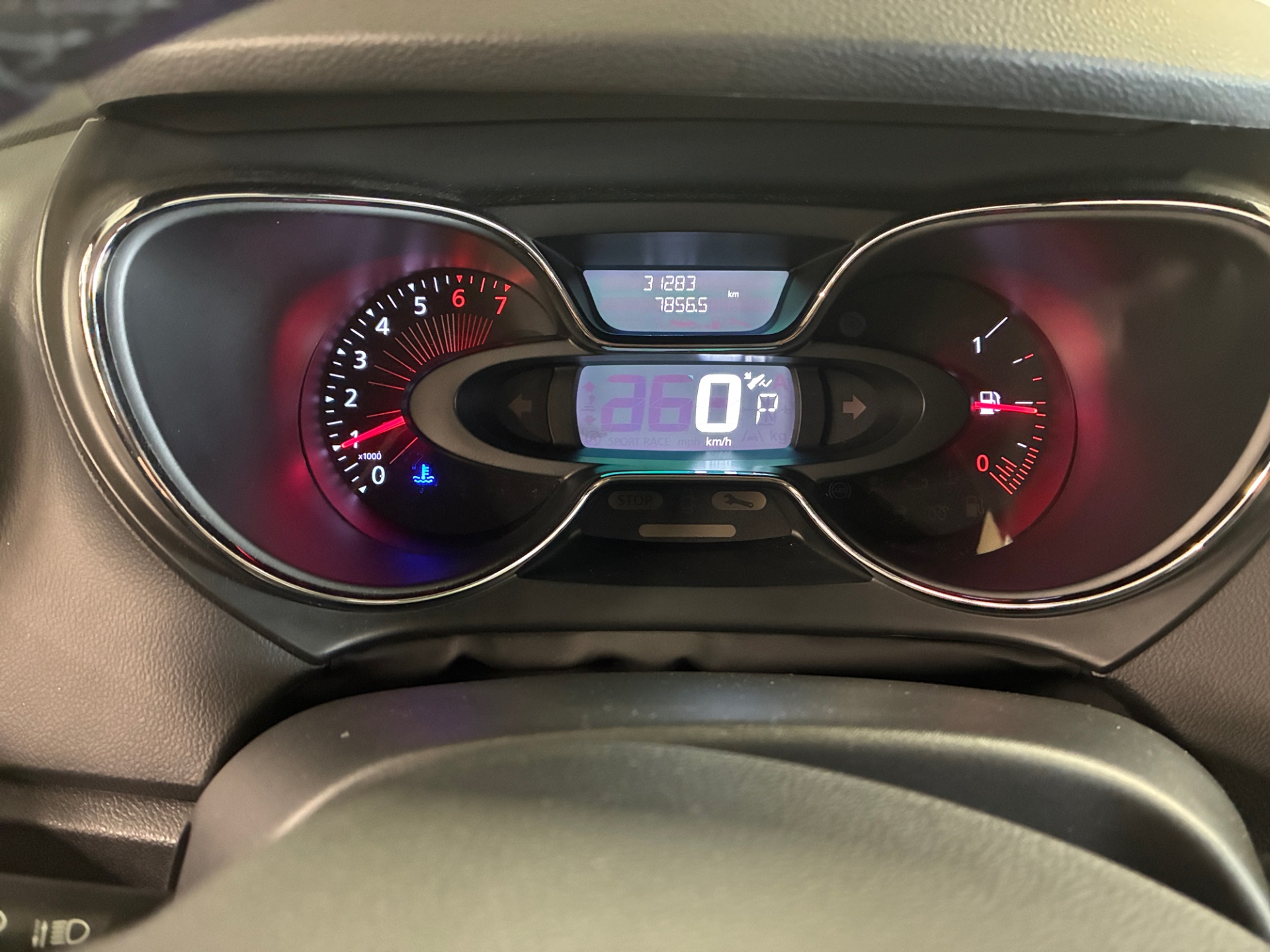 RENAULT Captur 2016
