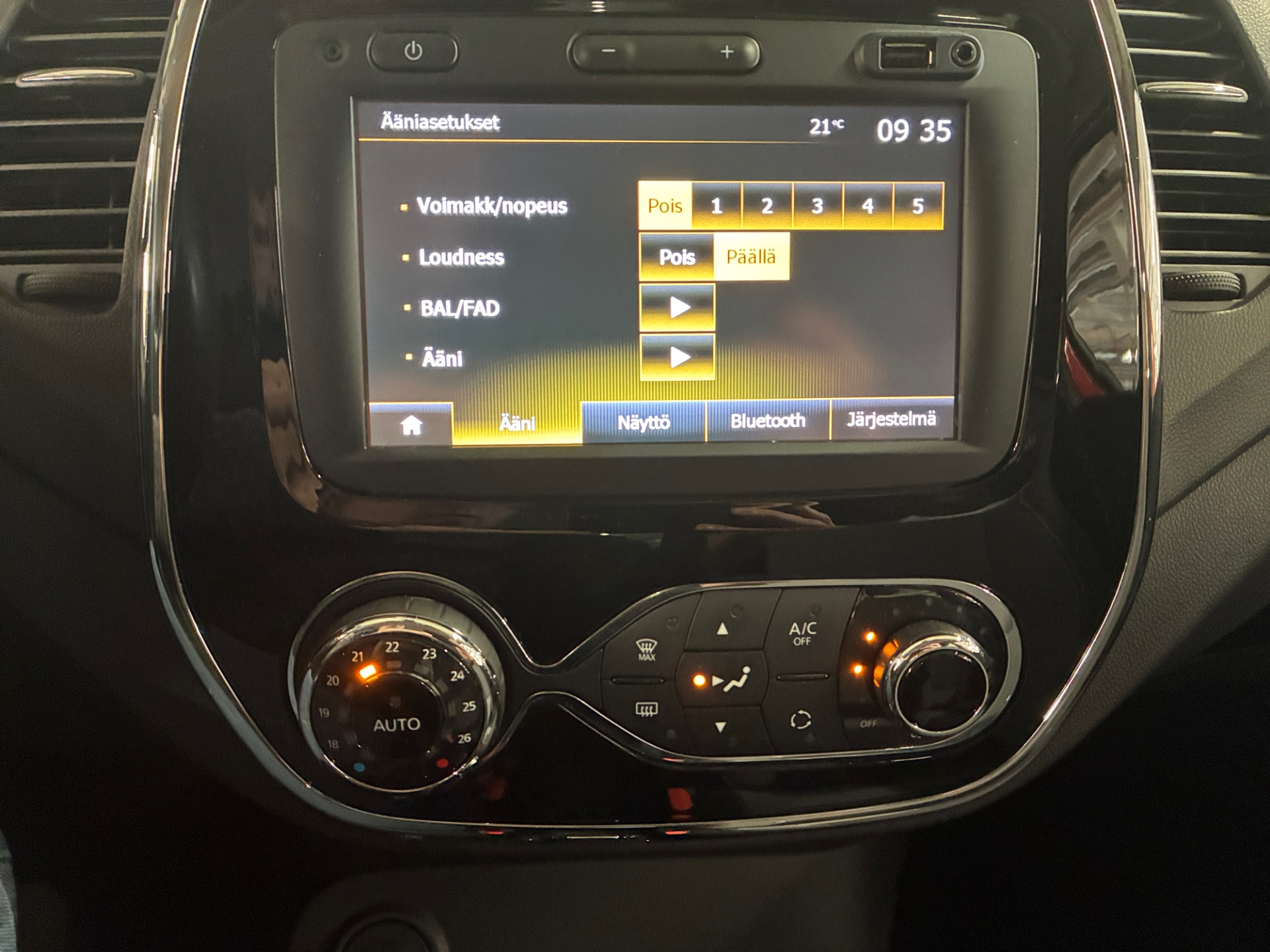 RENAULT Captur 2016
