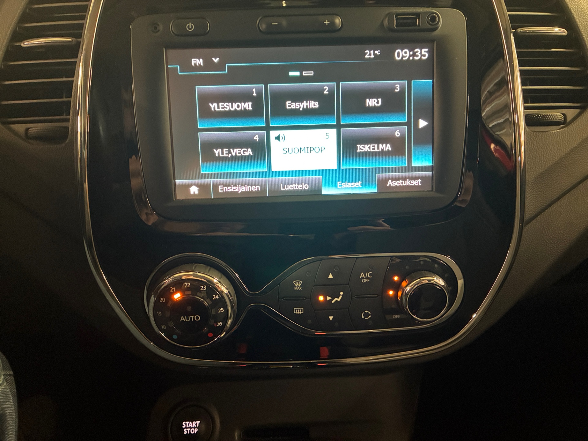 RENAULT Captur 2016