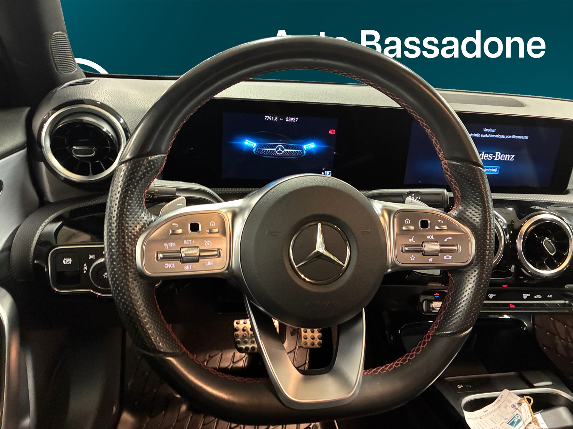 MERCEDES-BENZ A 2022