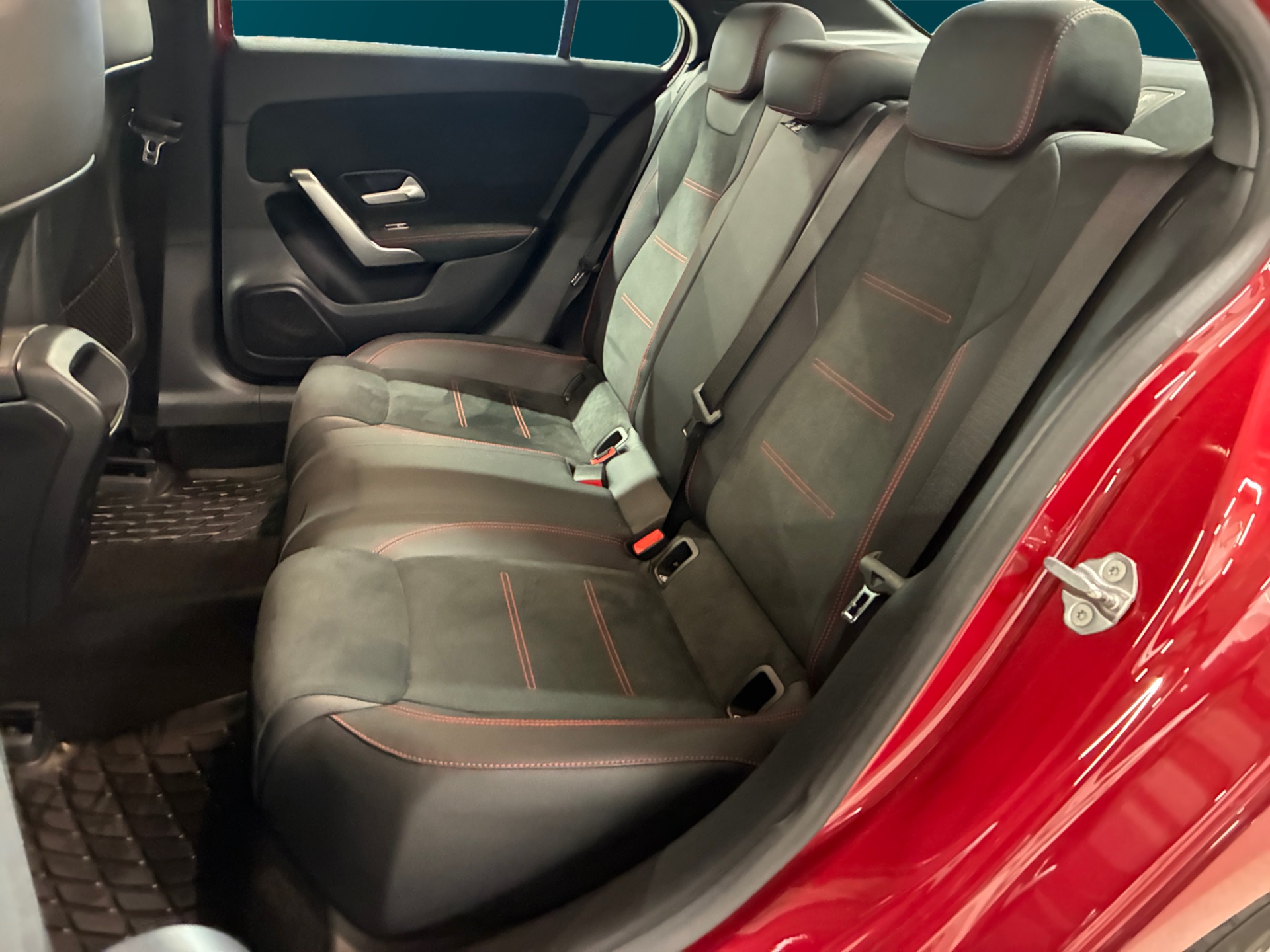 MERCEDES-BENZ A 2022