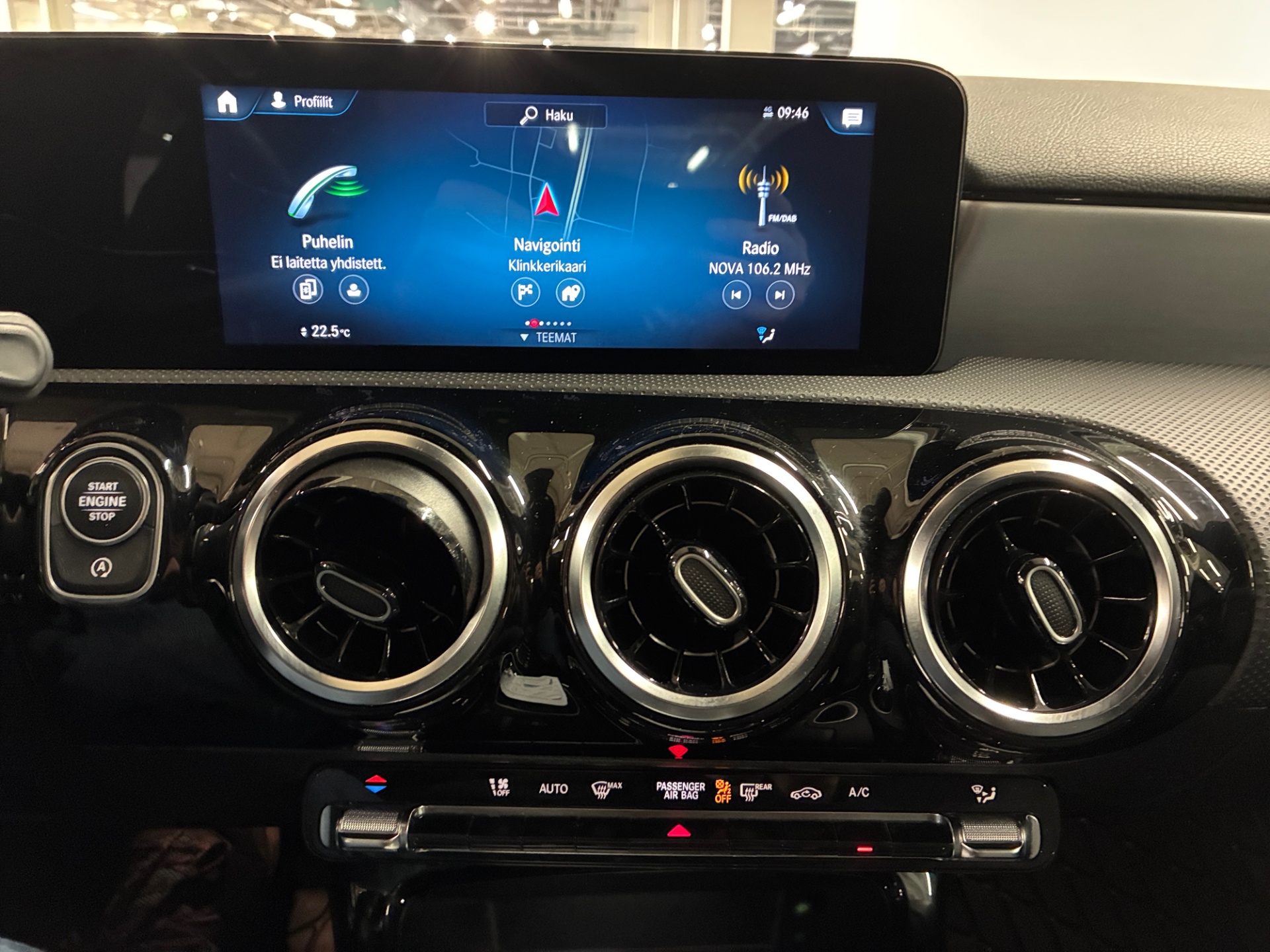 MERCEDES-BENZ A 2022