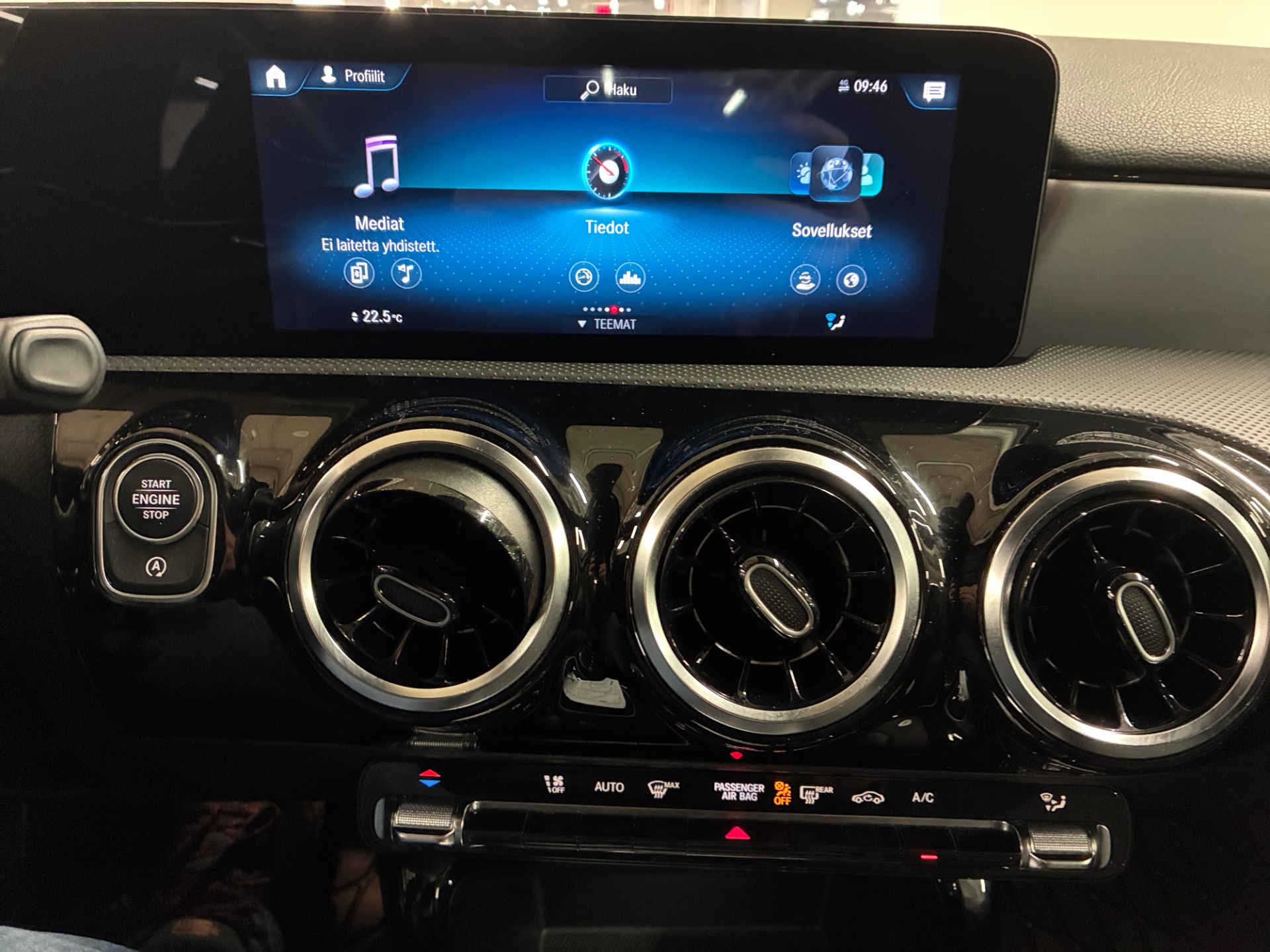 MERCEDES-BENZ A 2022