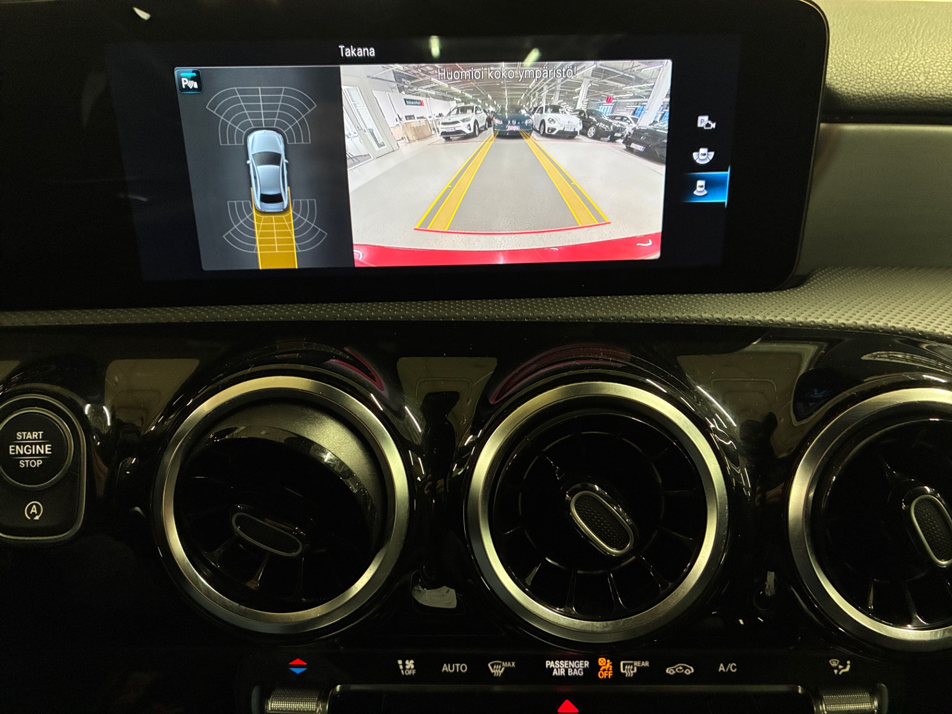 MERCEDES-BENZ A 2022