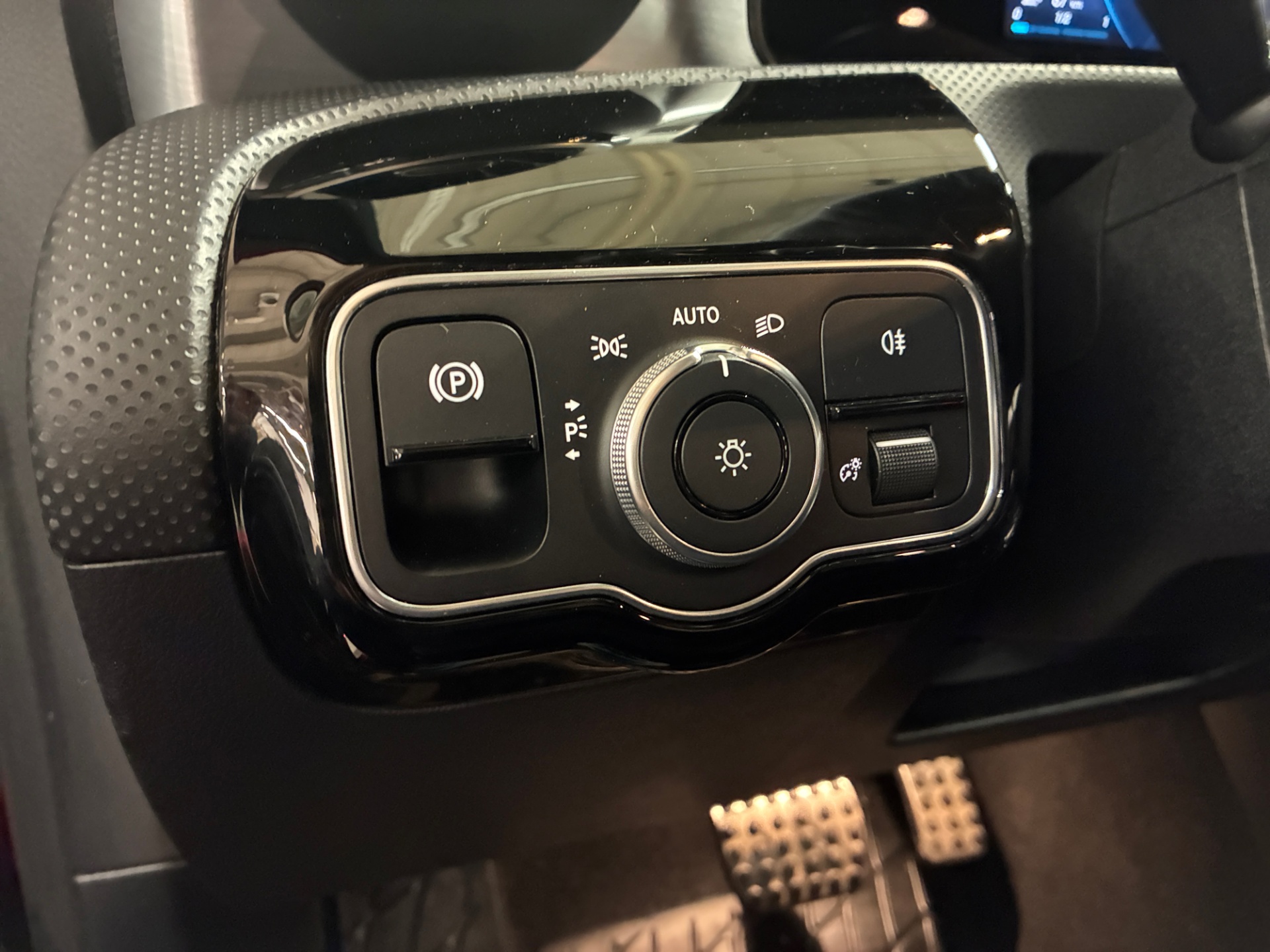 MERCEDES-BENZ A 2022