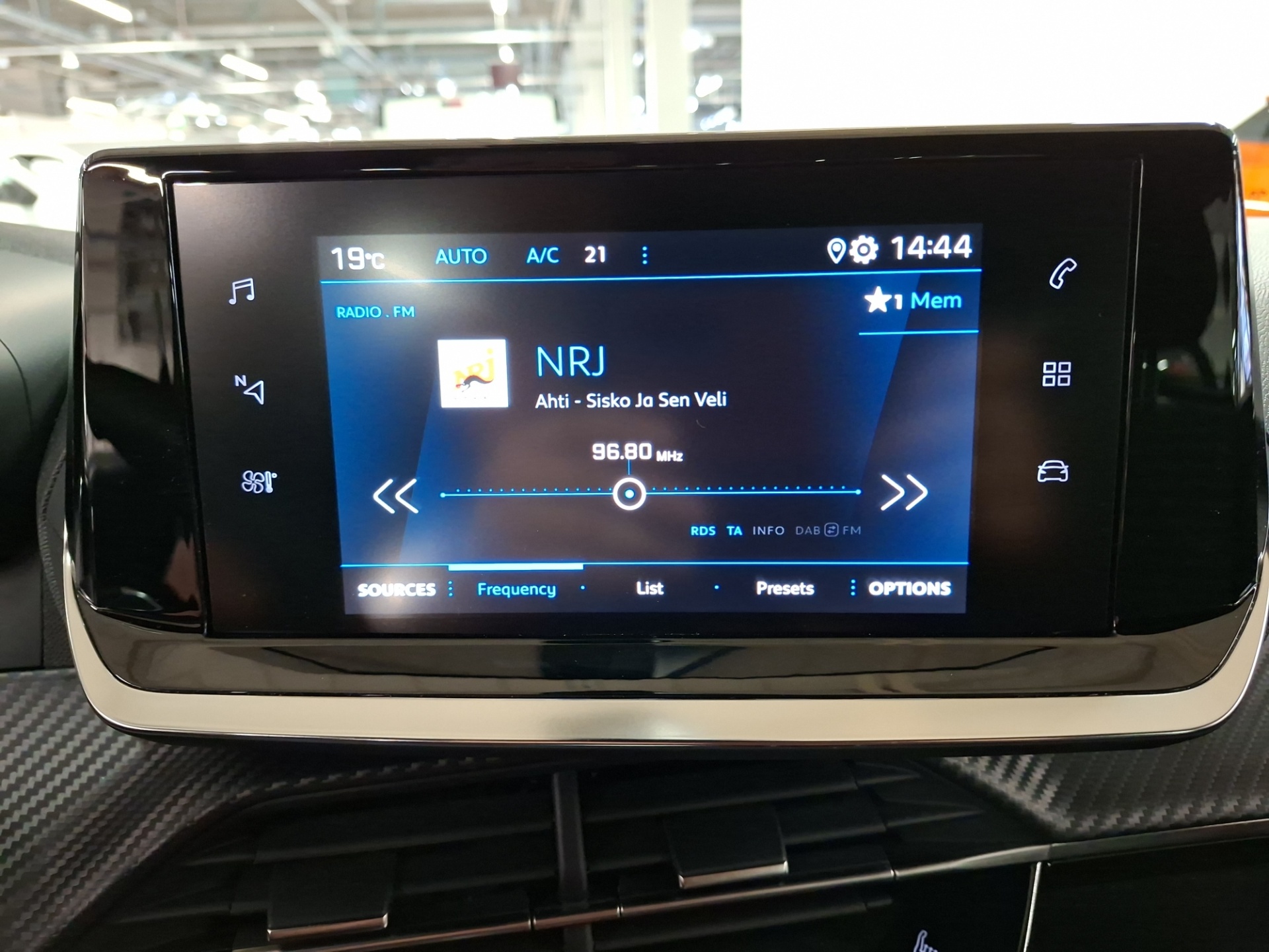 PEUGEOT 2008 2023
