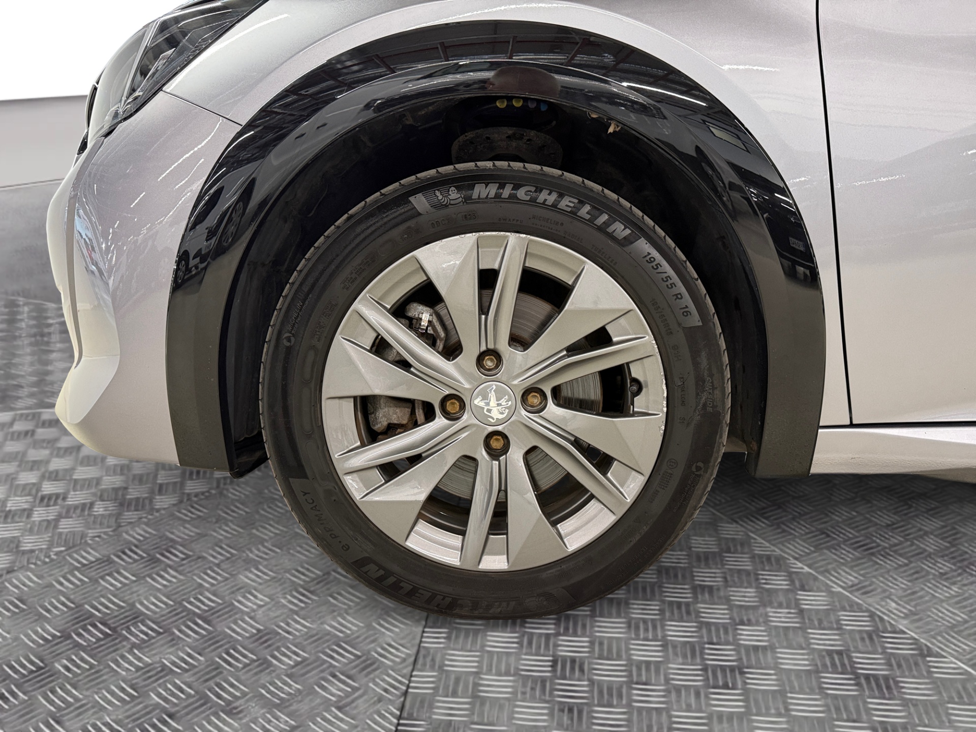 PEUGEOT e-208 2023