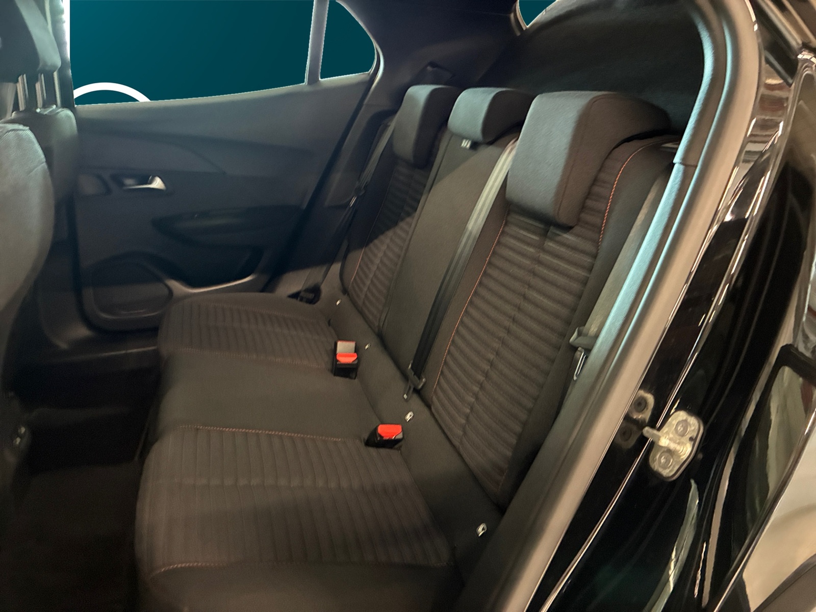 PEUGEOT e-2008 2023