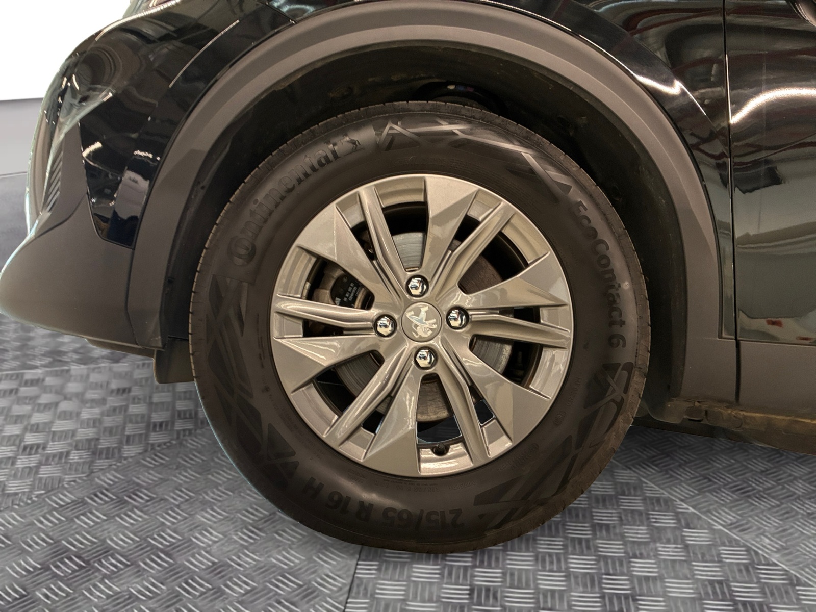 PEUGEOT e-2008 2023