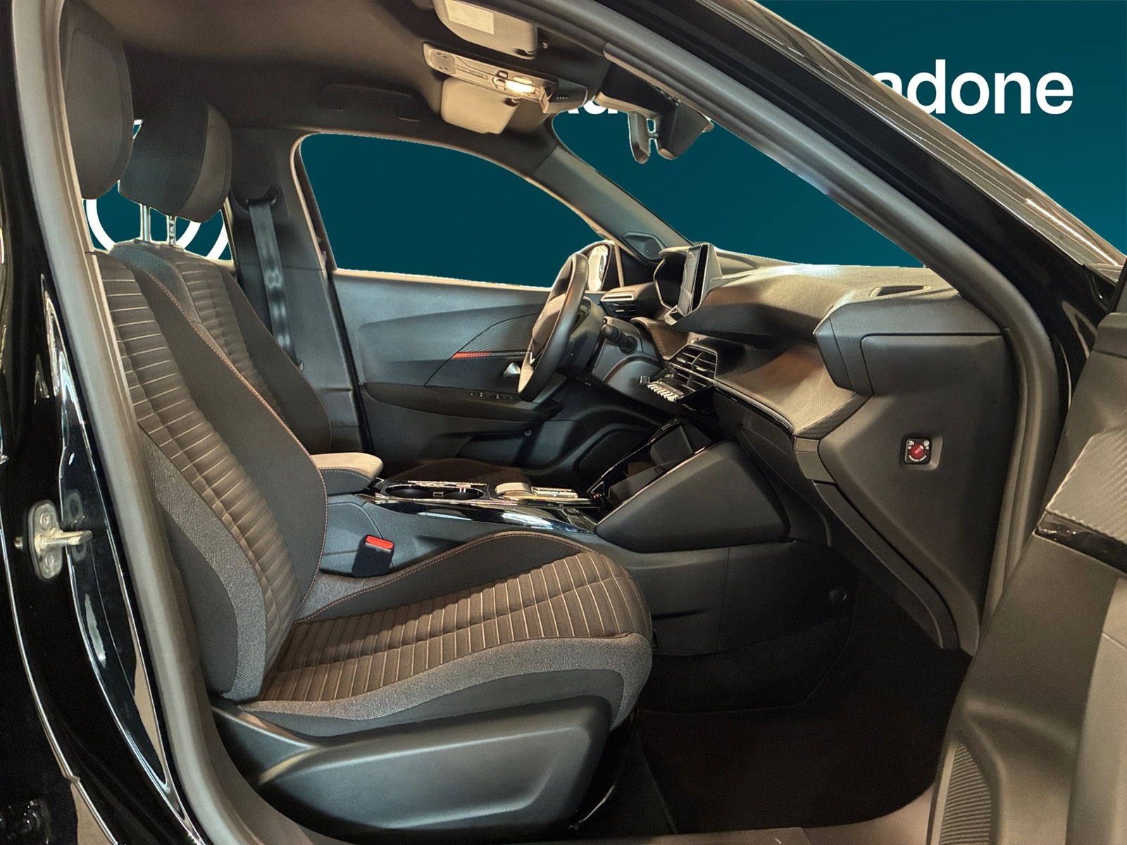 PEUGEOT e-2008 2023