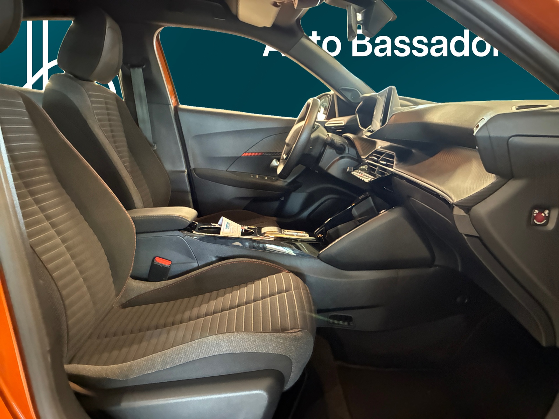 PEUGEOT e-2008 2023
