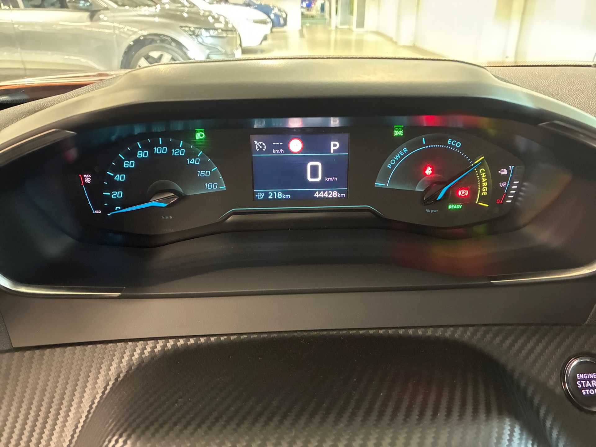 PEUGEOT e-2008 2023