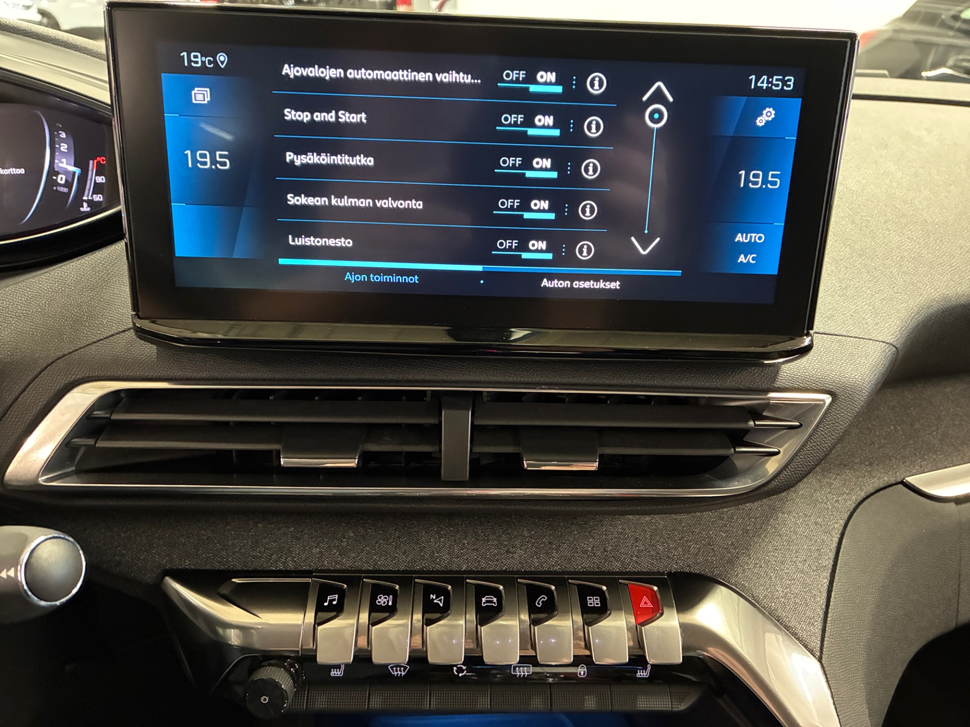 PEUGEOT 5008 2021