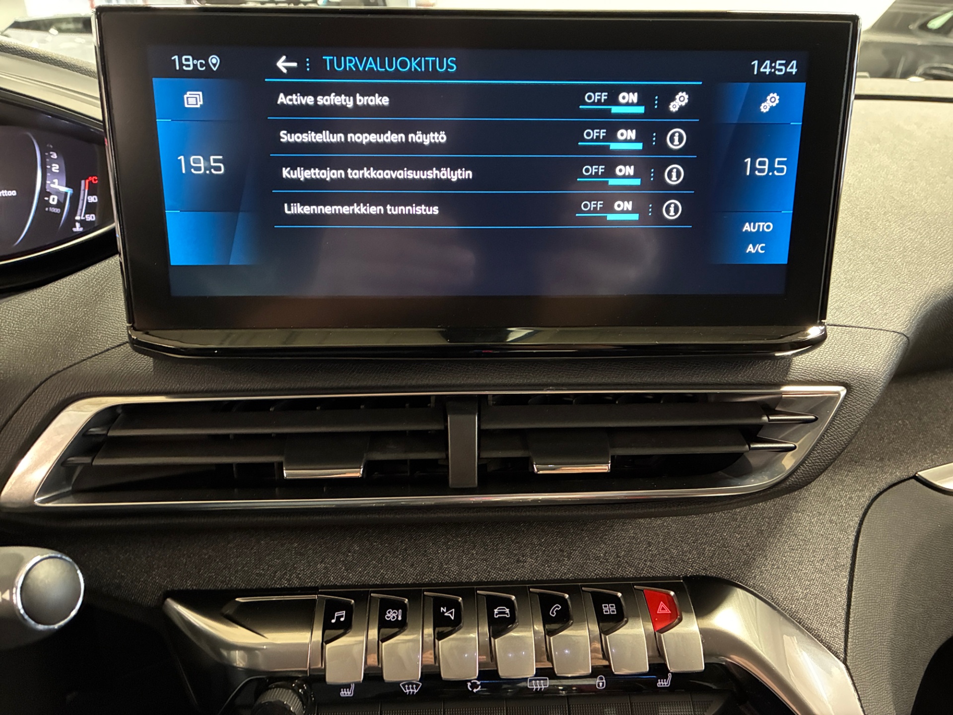 PEUGEOT 5008 2021