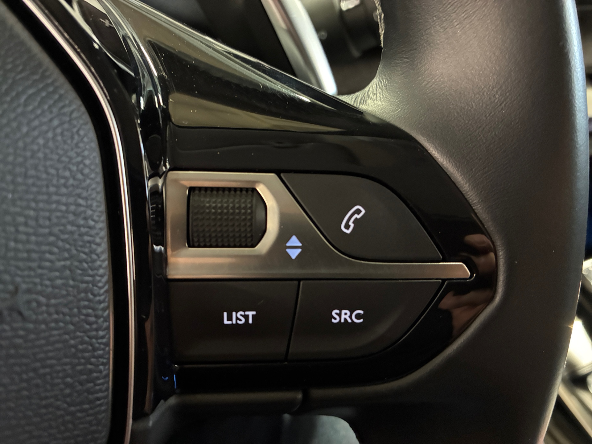 PEUGEOT 5008 2021